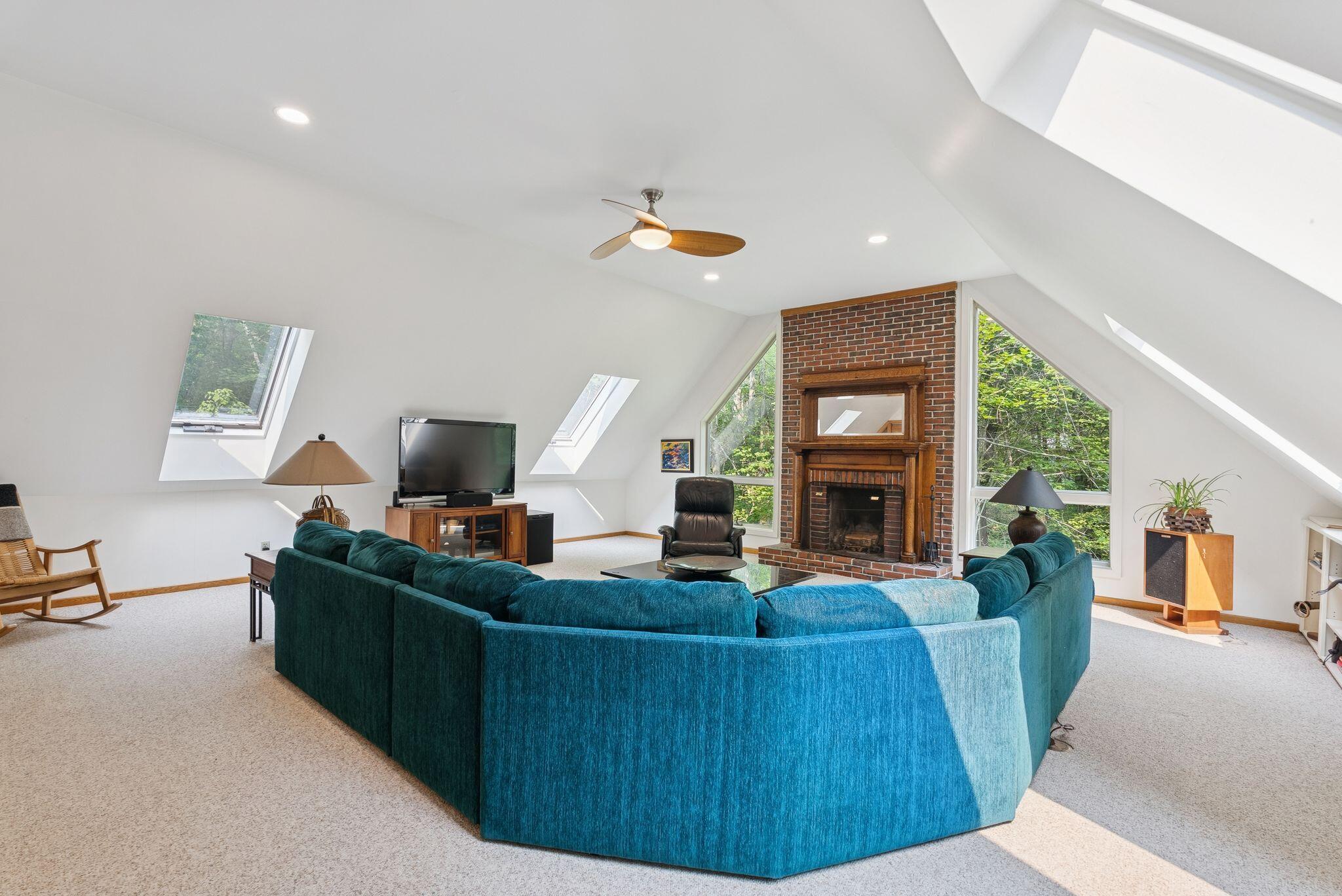 3 Landing Woods Lane