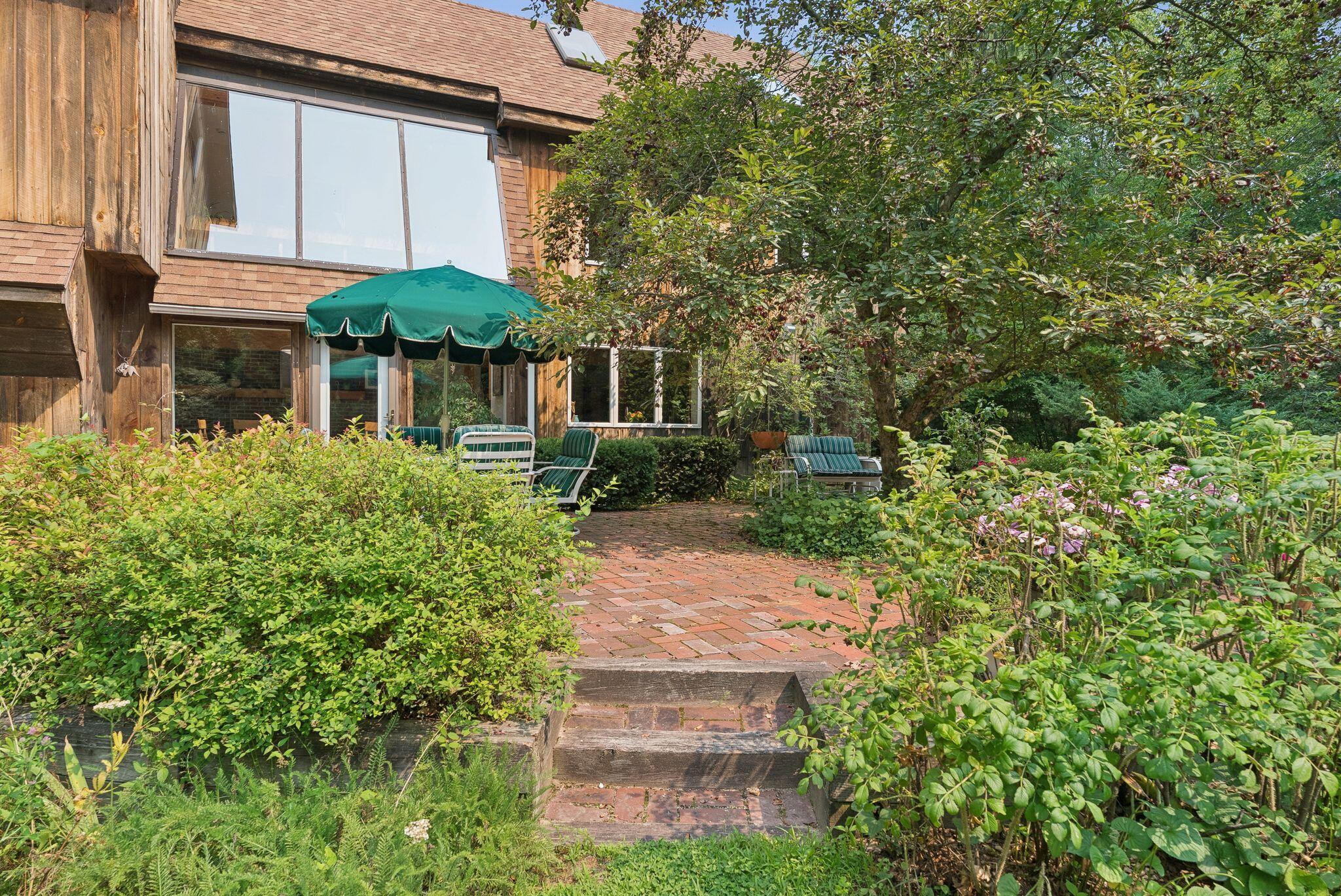 3 Landing Woods Lane