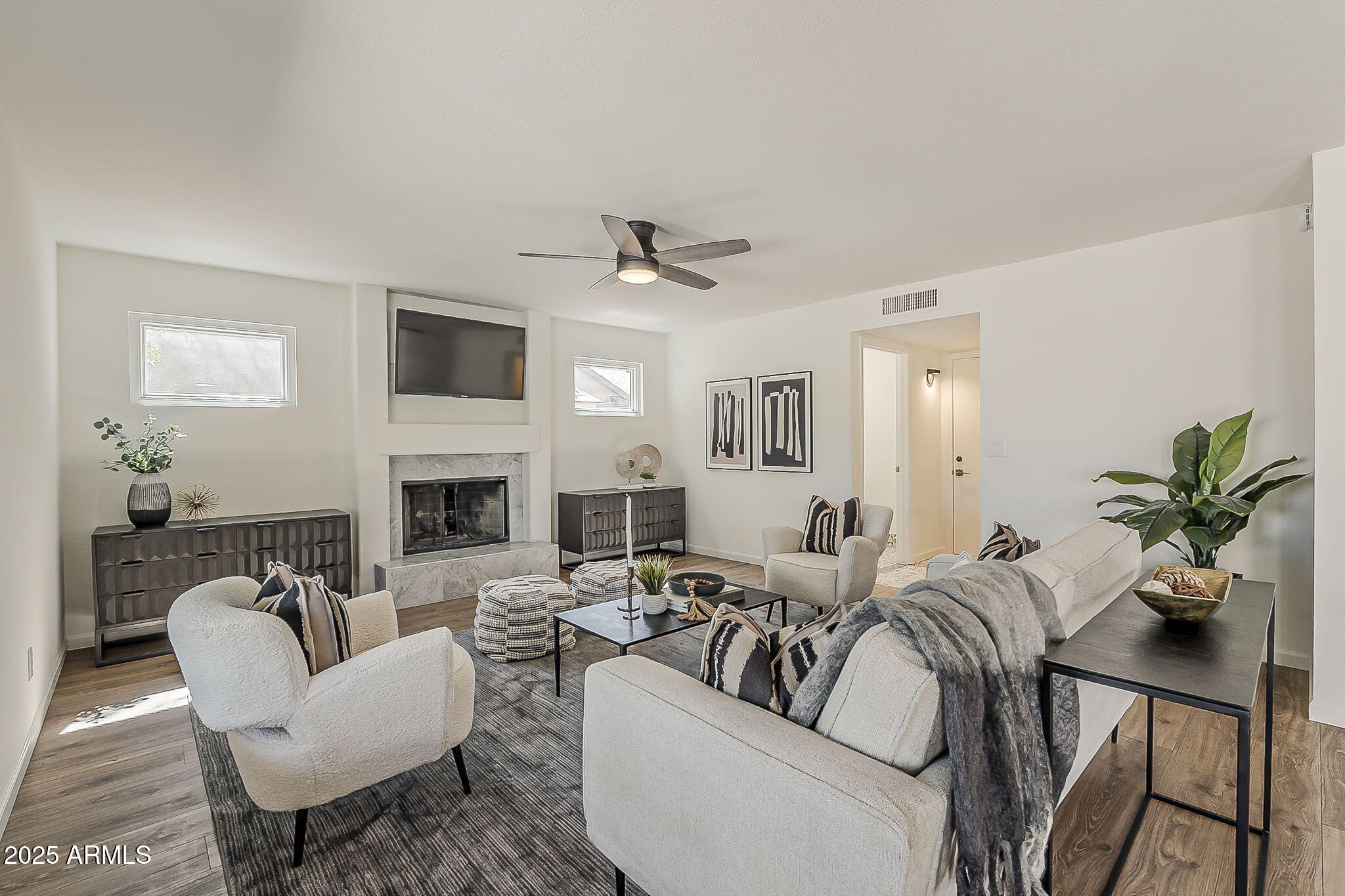 656 W DEVON Court