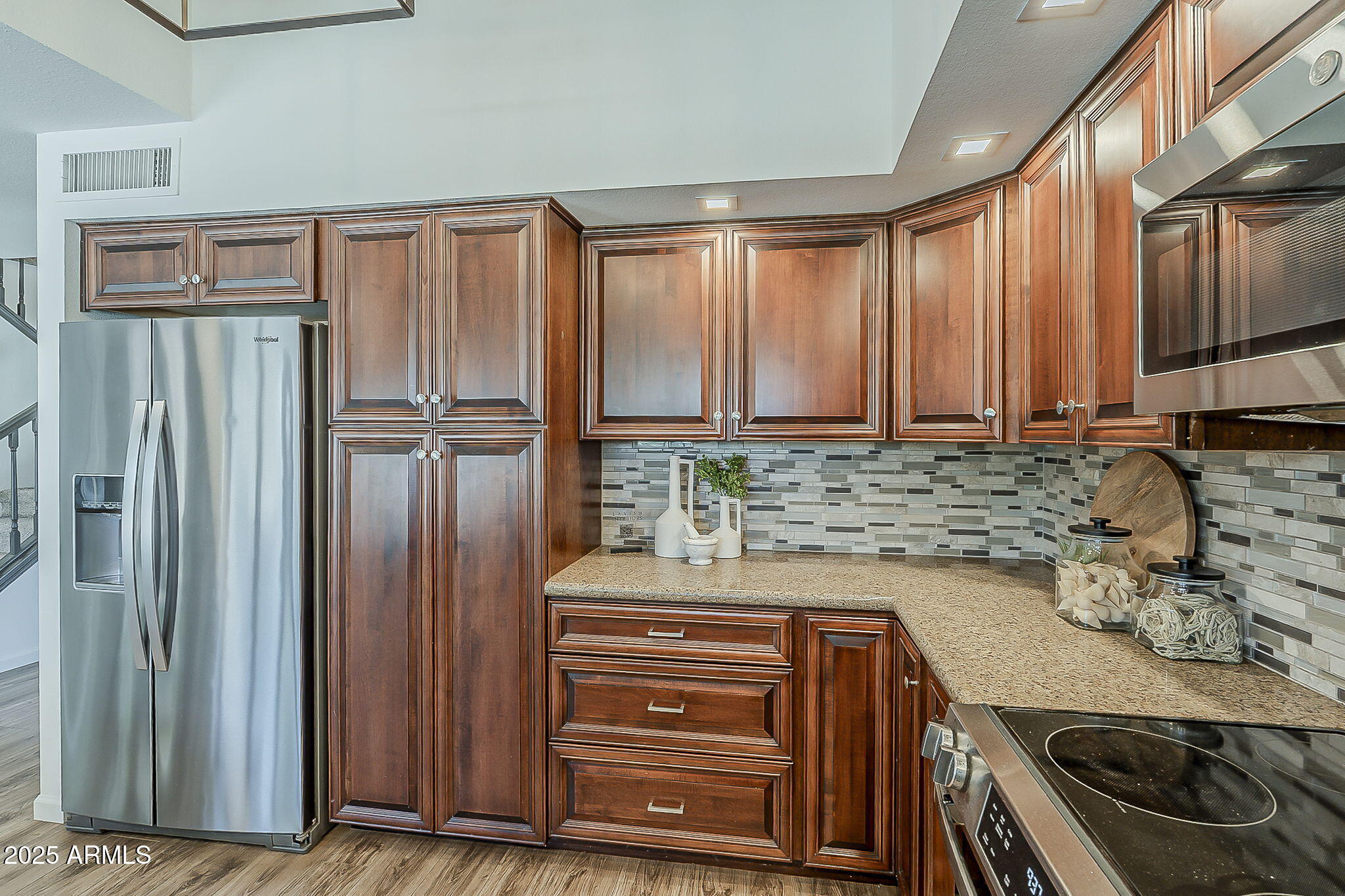 656 W DEVON Court