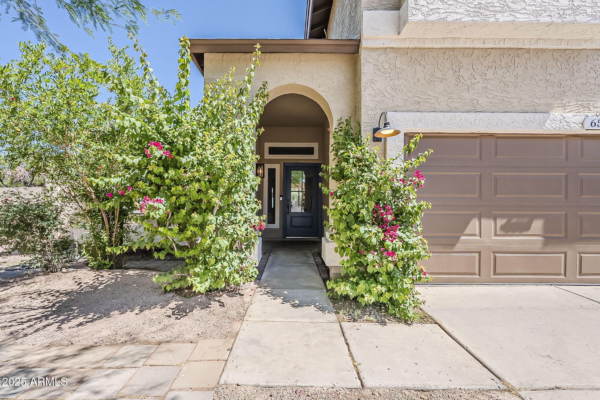 656 W DEVON Court