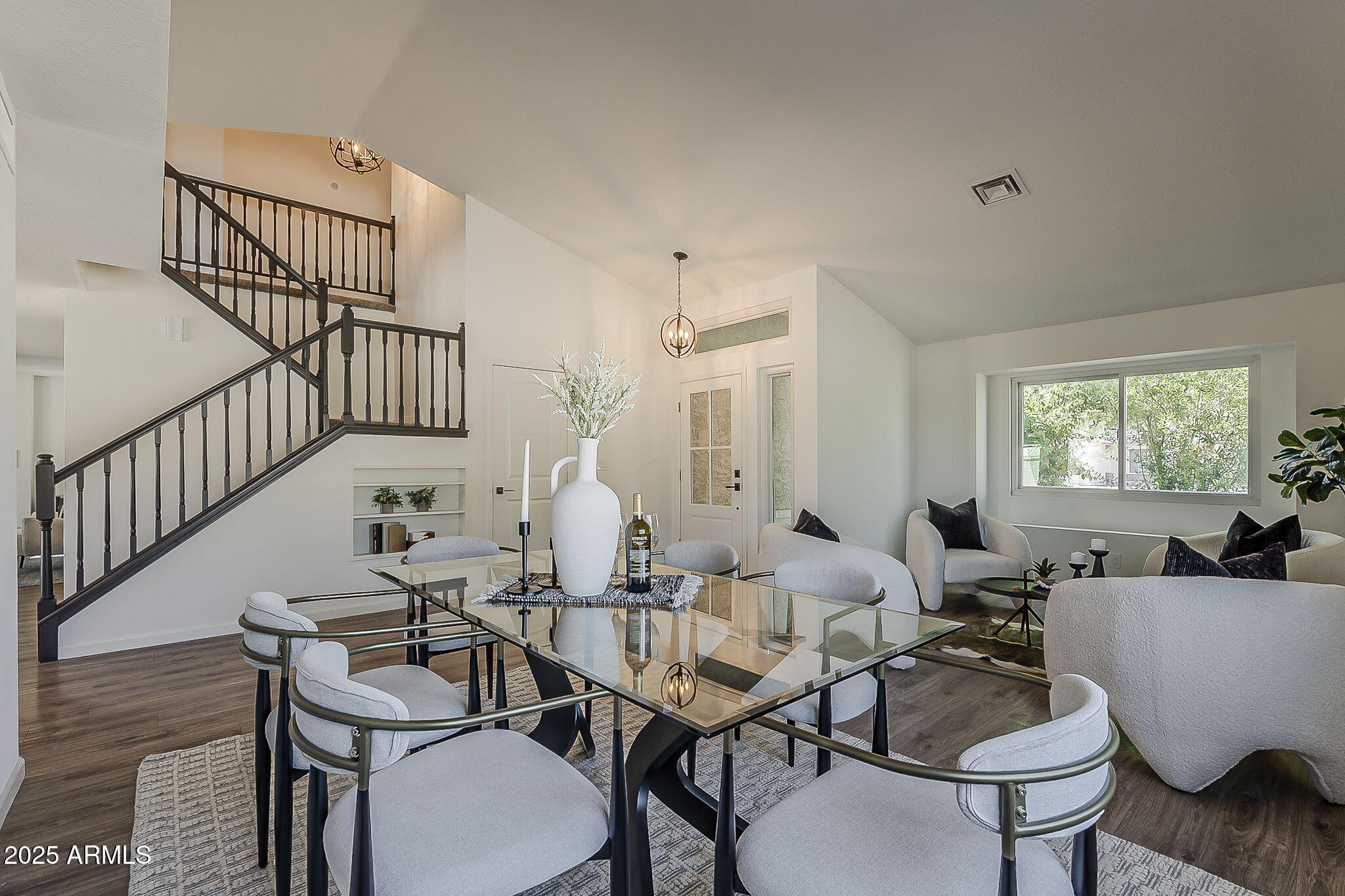 656 W DEVON Court