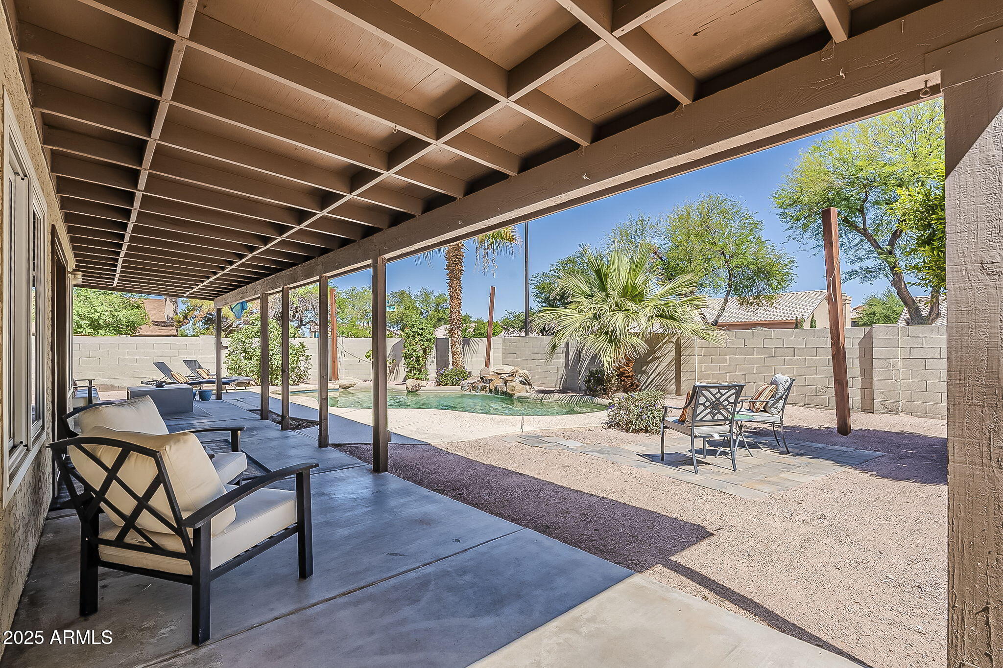 656 W DEVON Court