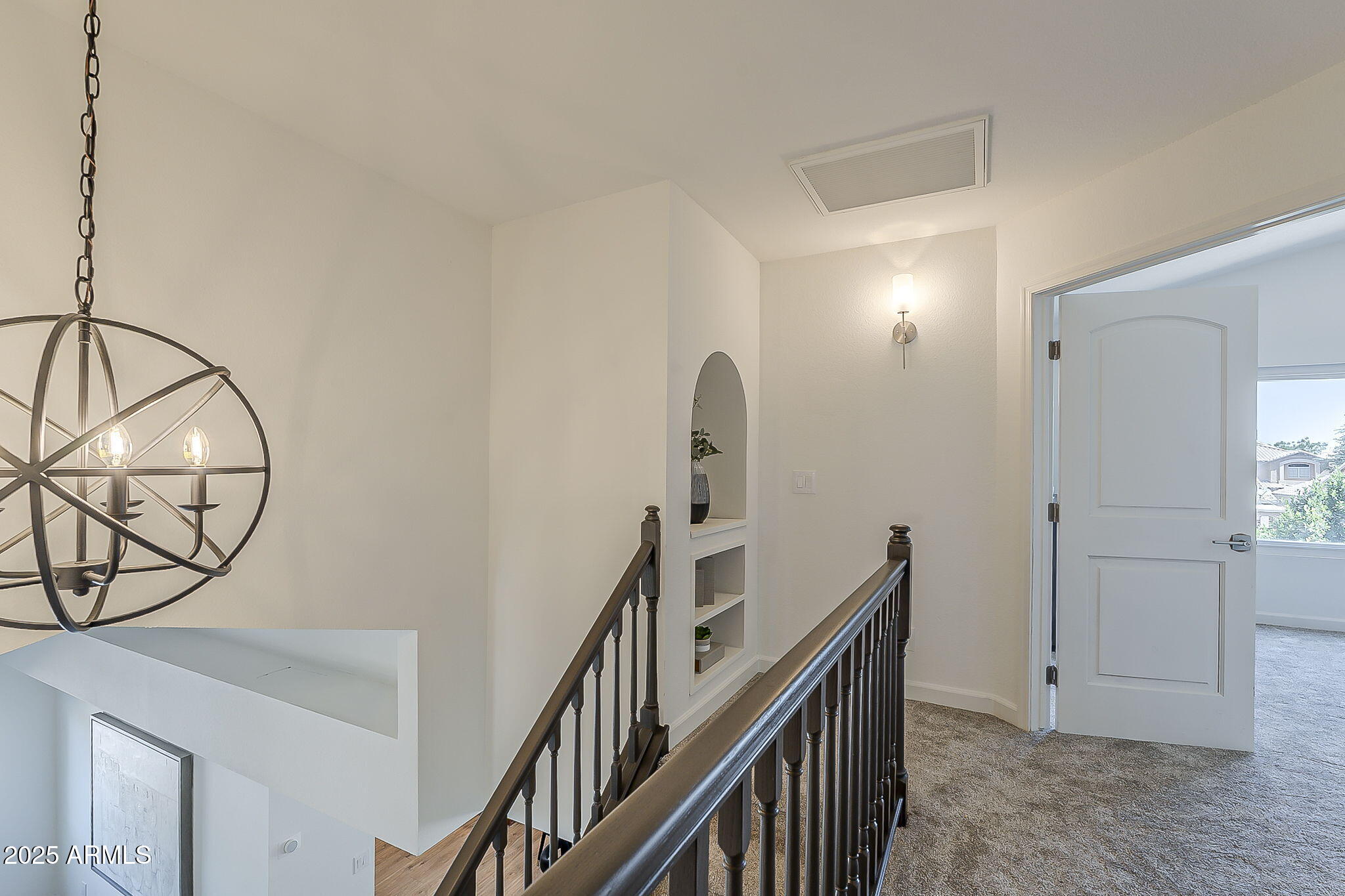 656 W DEVON Court