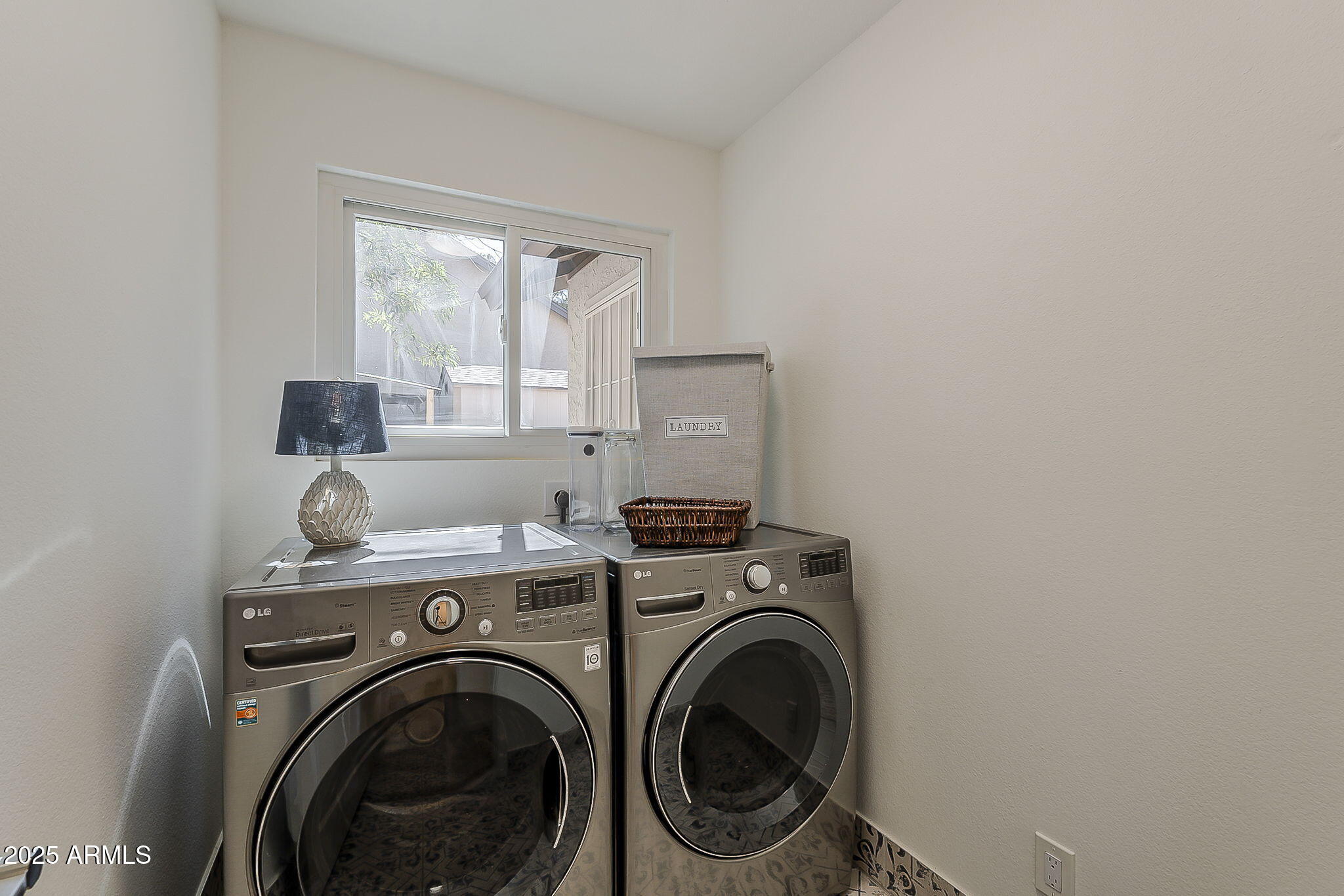 656 W DEVON Court