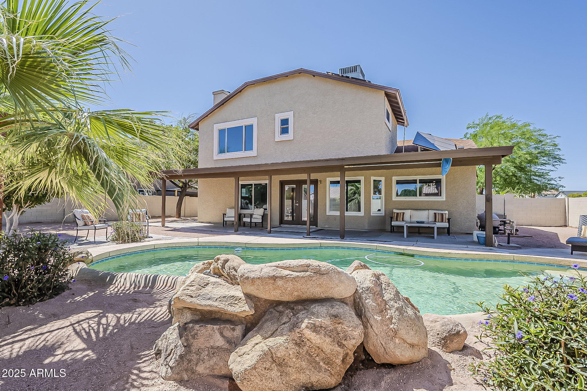 656 W DEVON Court