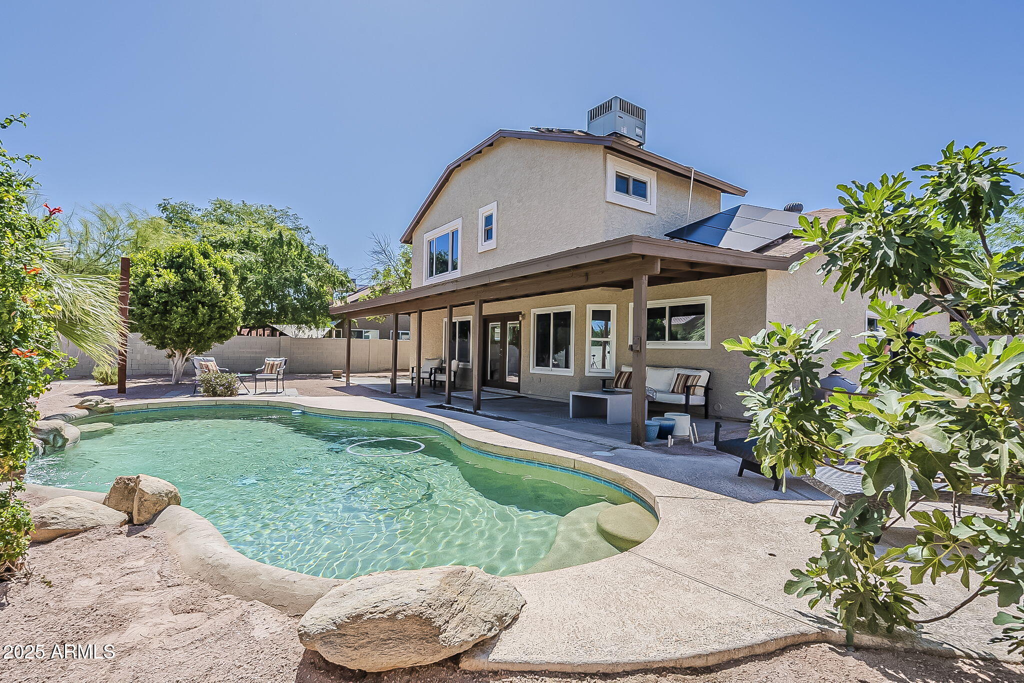 656 W DEVON Court