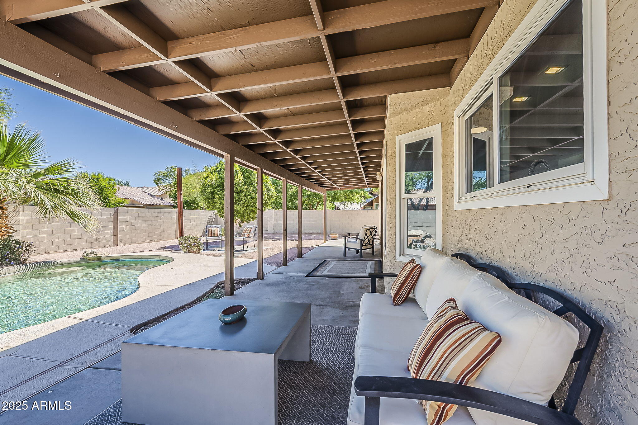 656 W DEVON Court