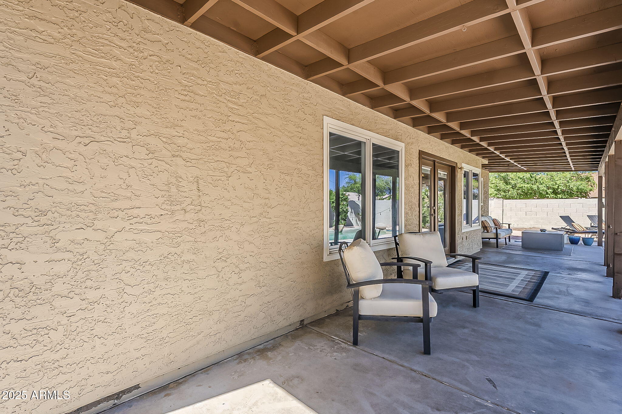656 W DEVON Court