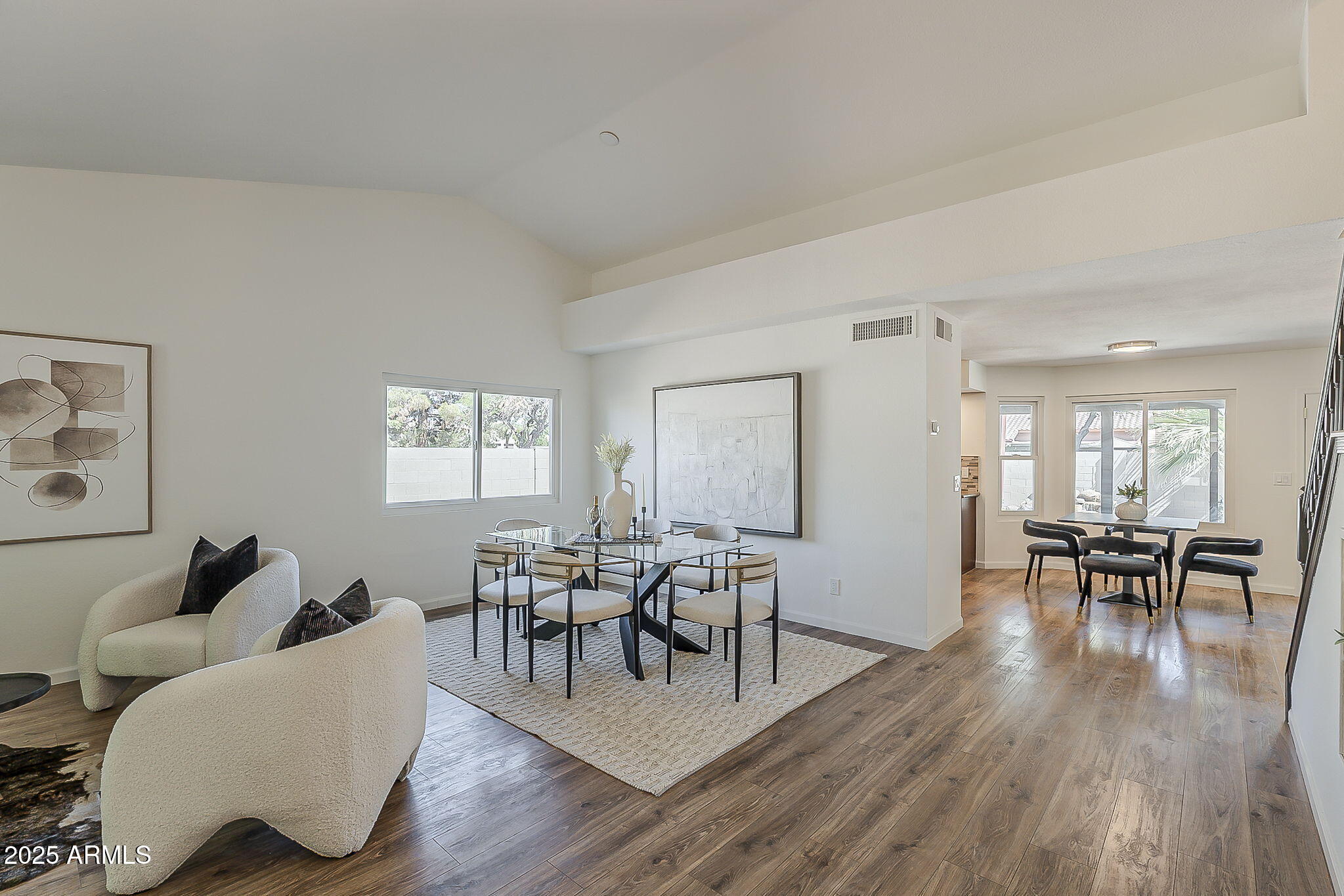 656 W DEVON Court