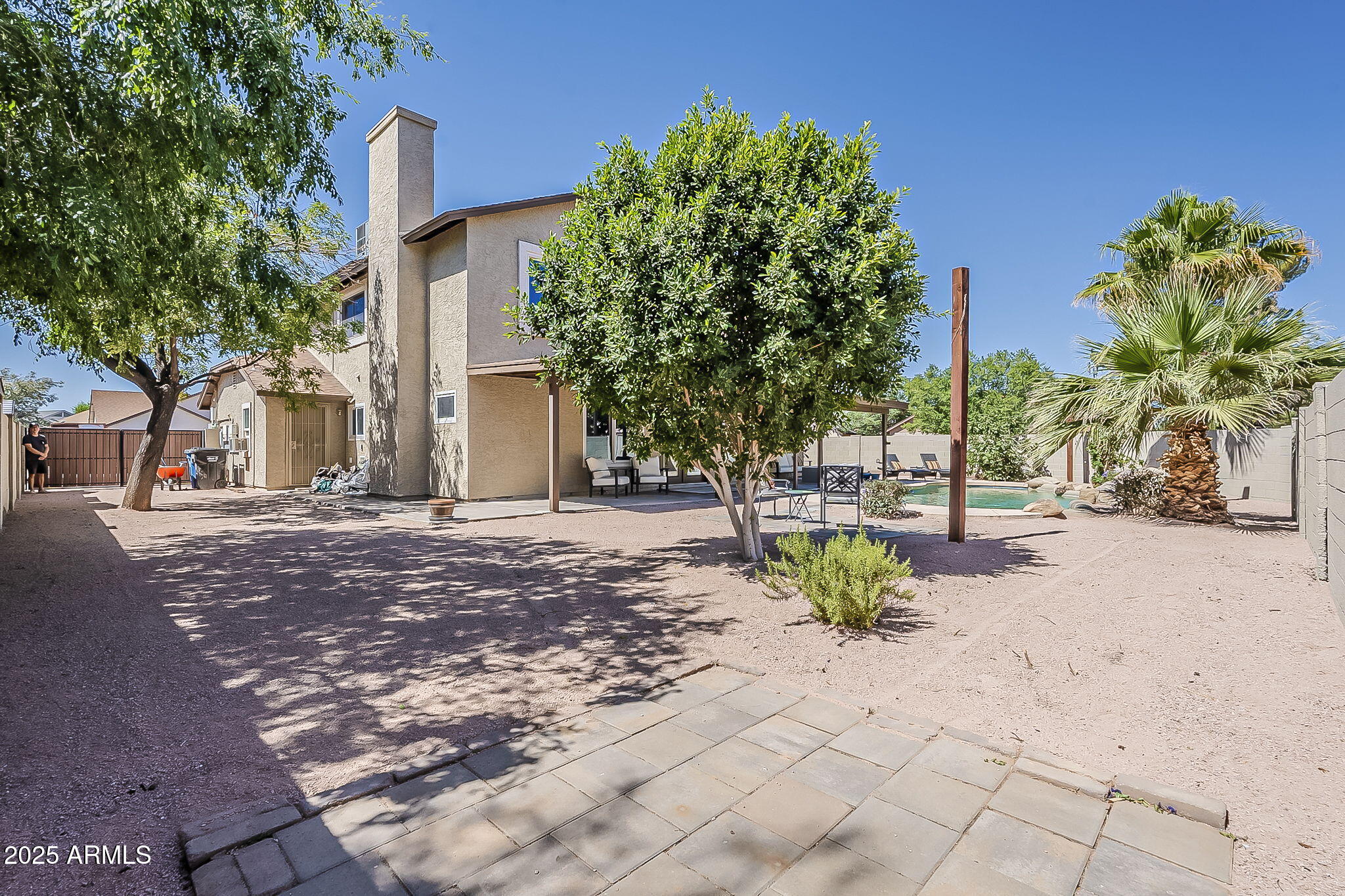 656 W DEVON Court