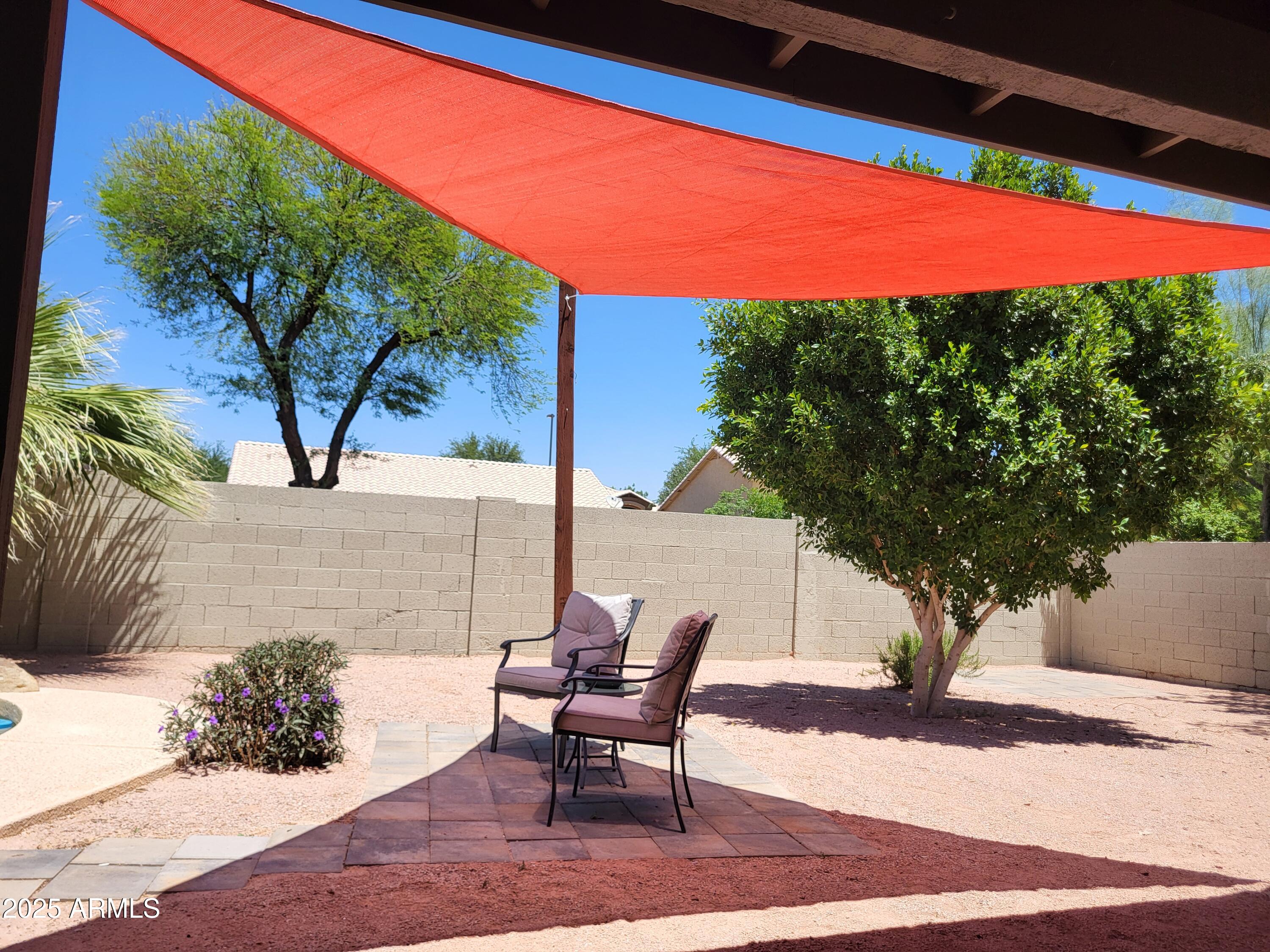 656 W DEVON Court
