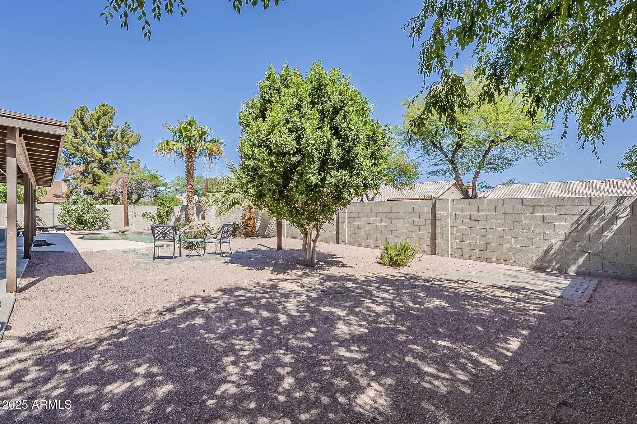 656 W DEVON Court