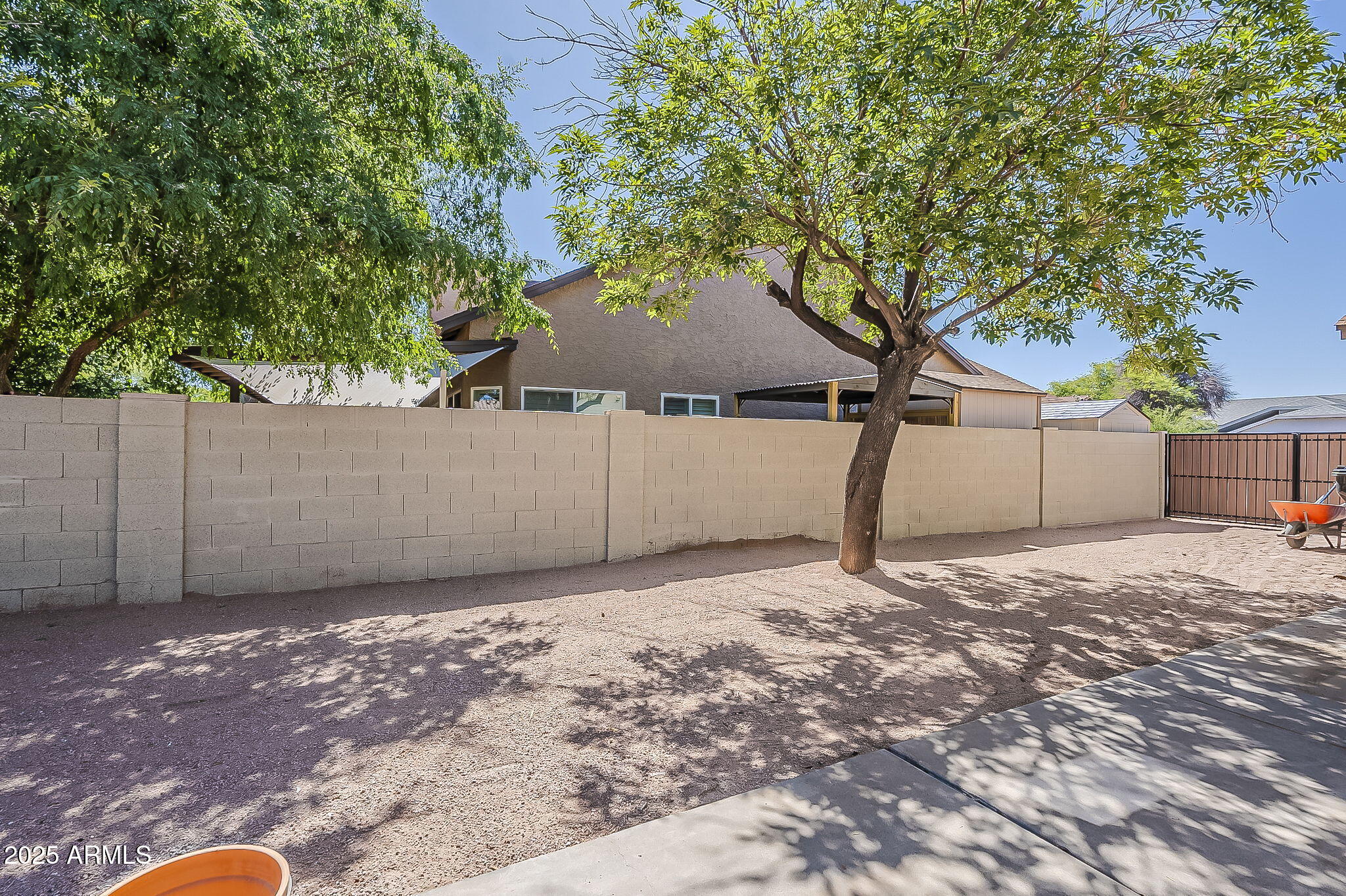 656 W DEVON Court