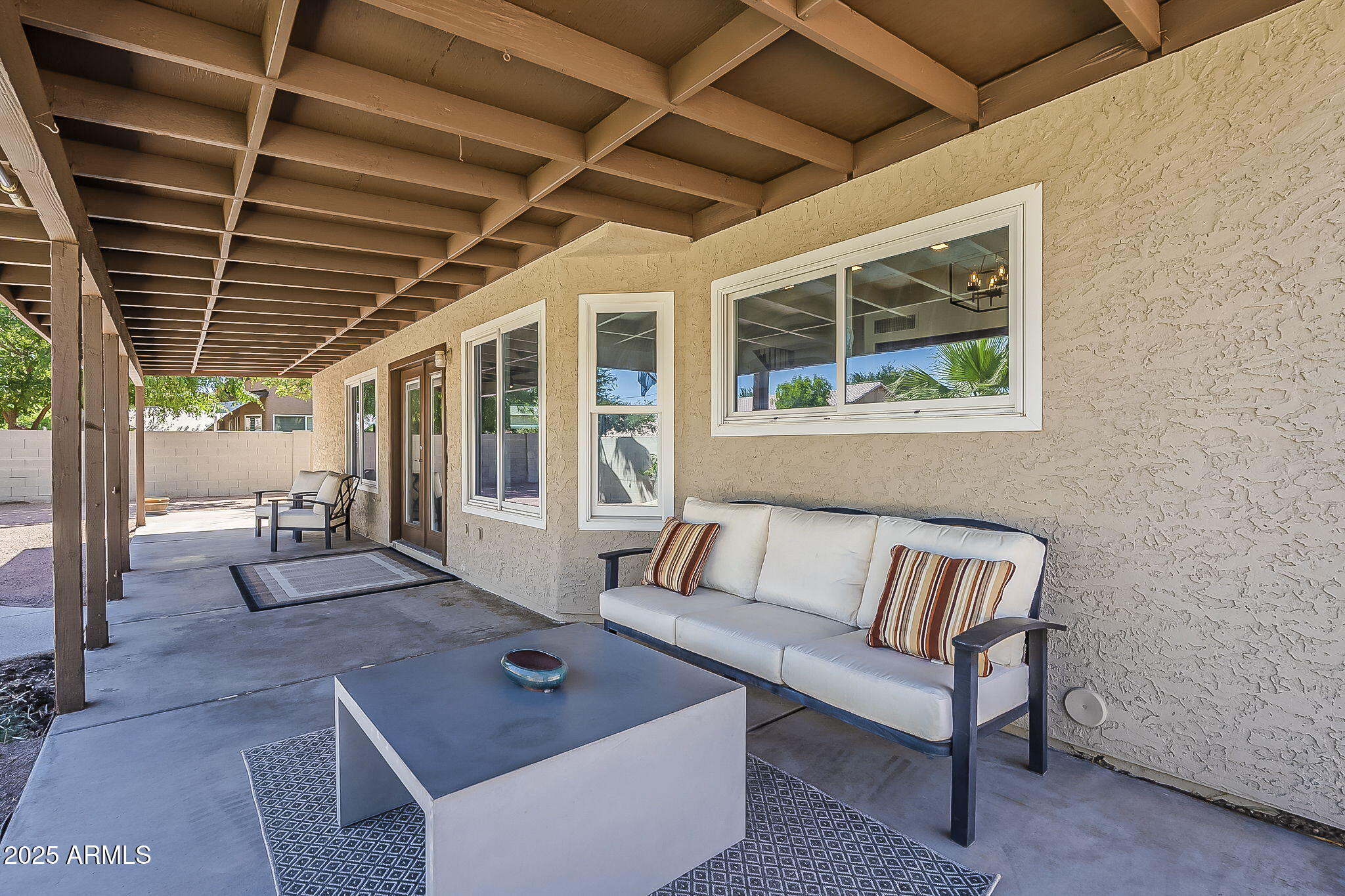 656 W DEVON Court