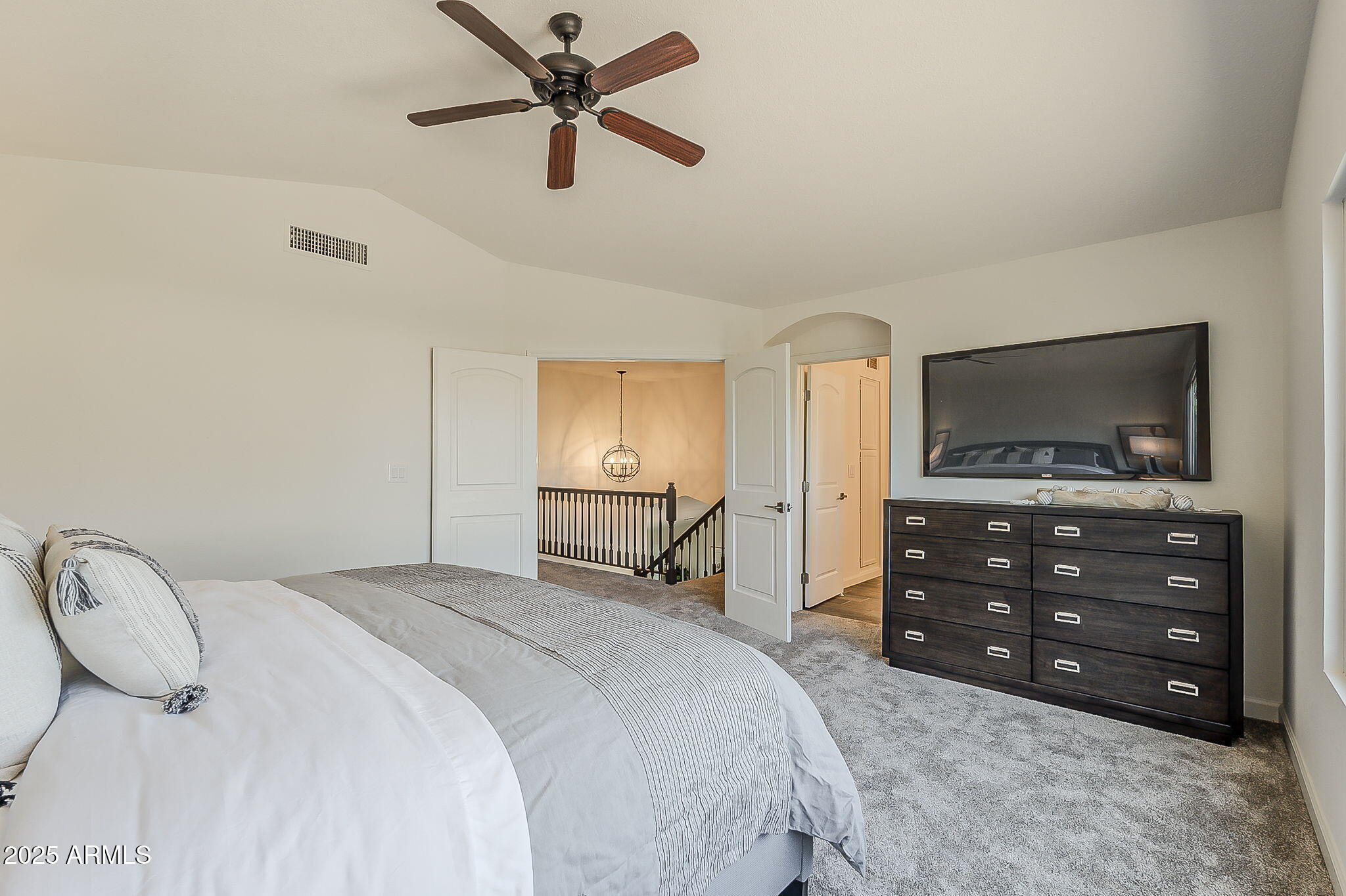 656 W DEVON Court