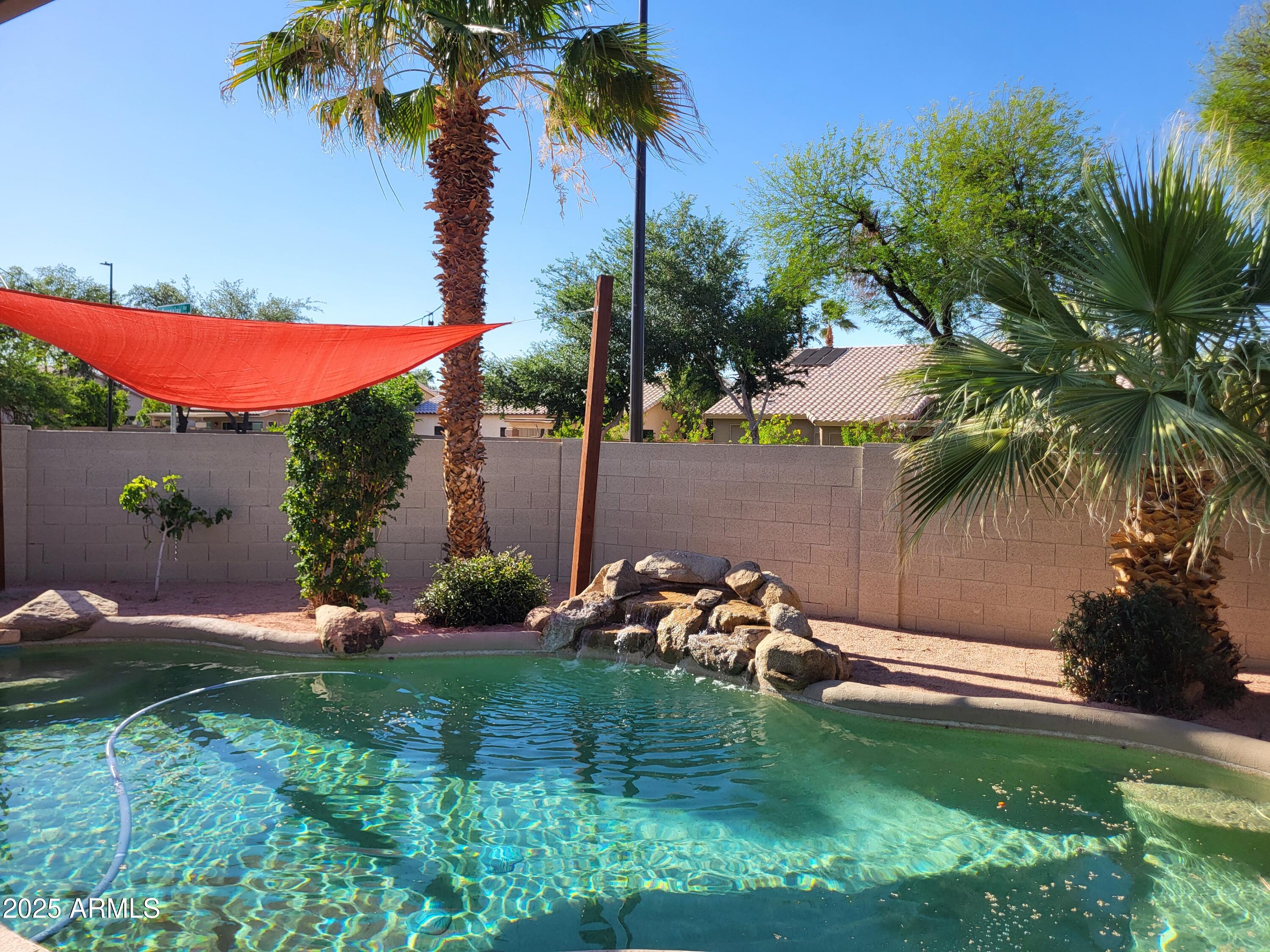 656 W DEVON Court