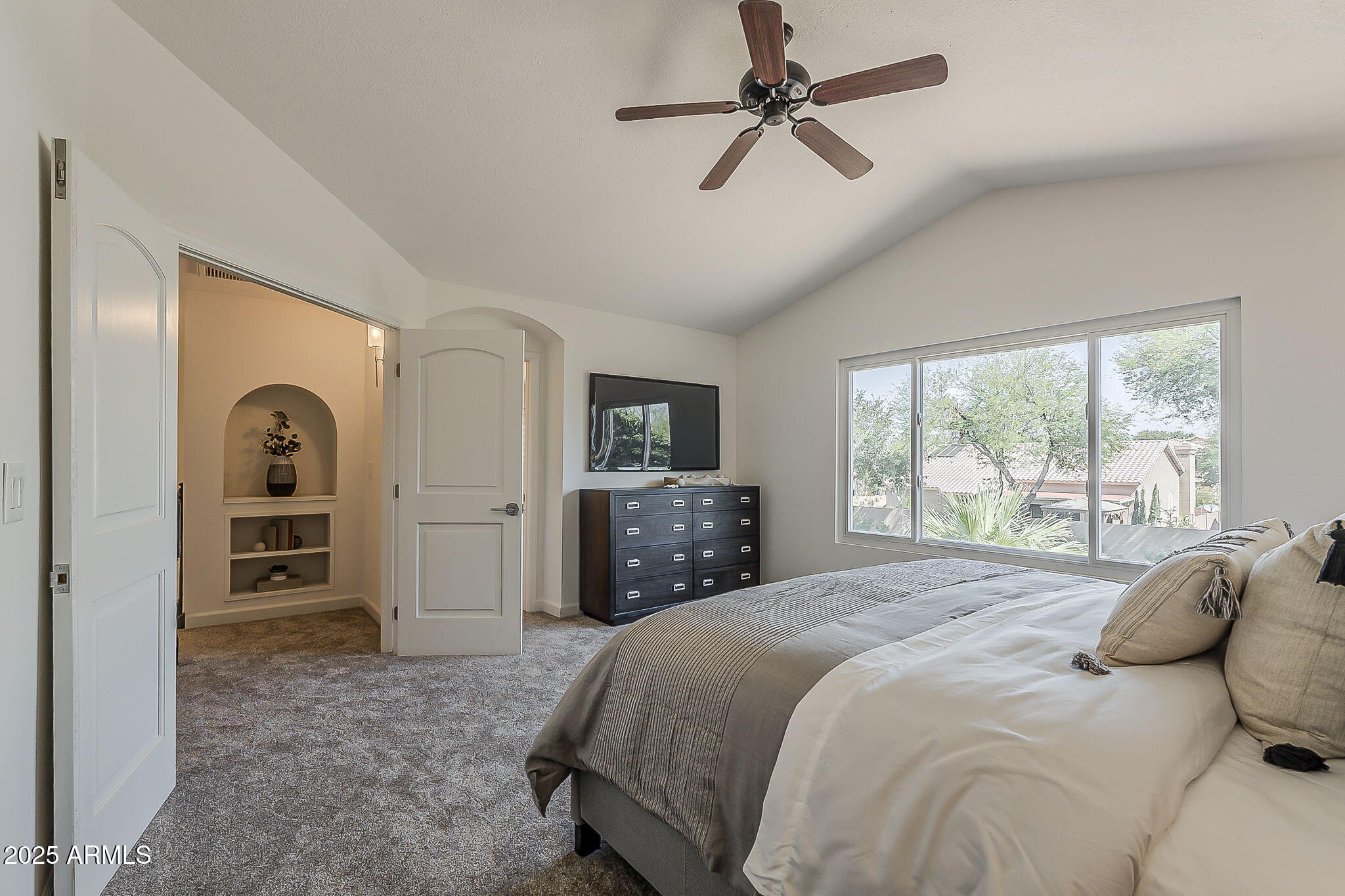656 W DEVON Court