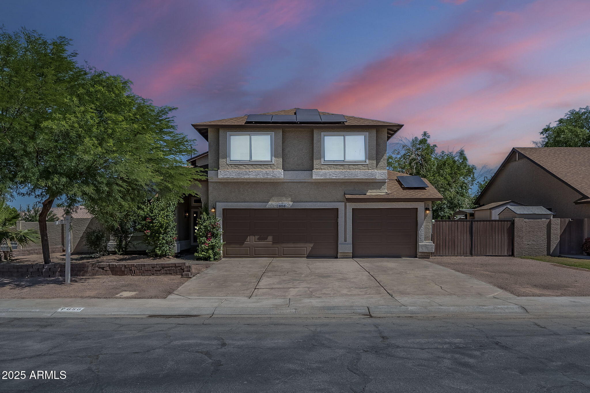 656 W DEVON Court