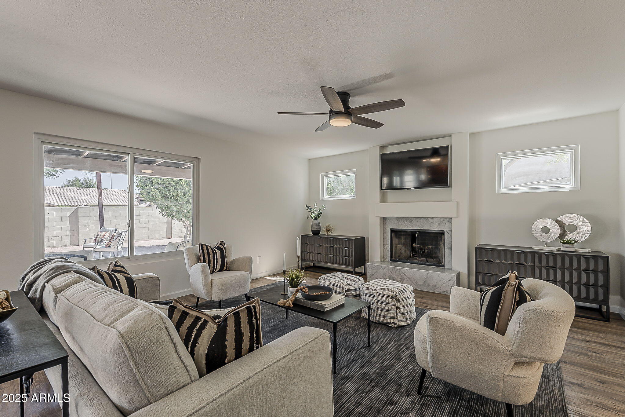 656 W DEVON Court