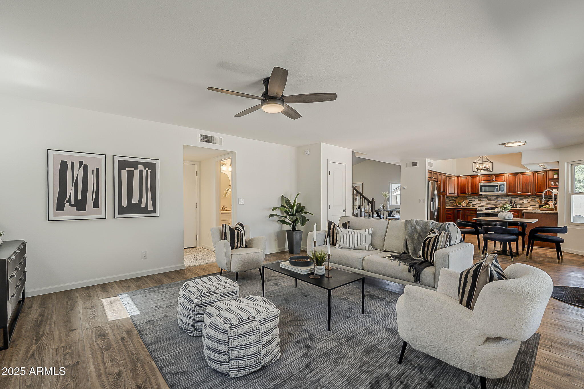 656 W DEVON Court