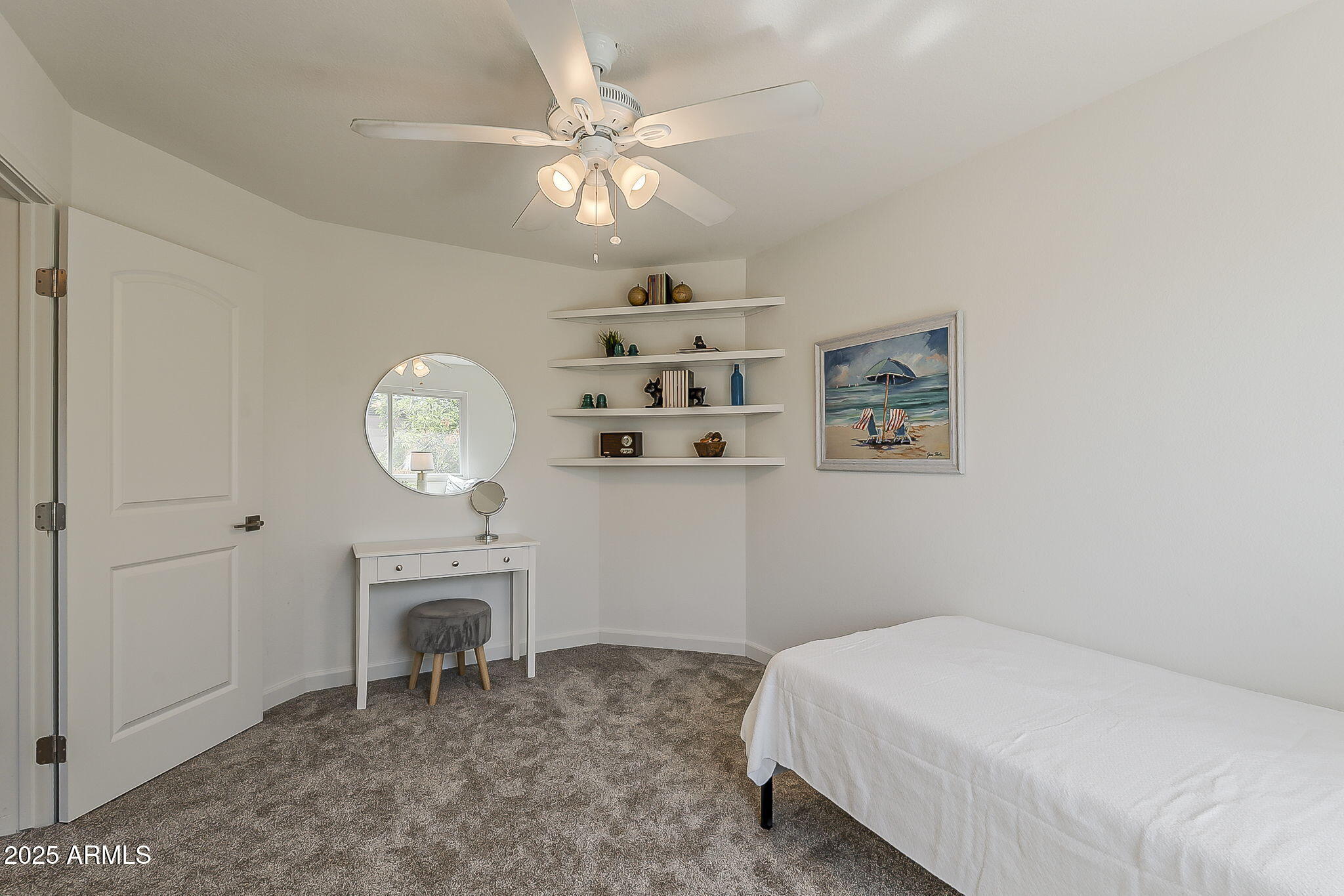 656 W DEVON Court