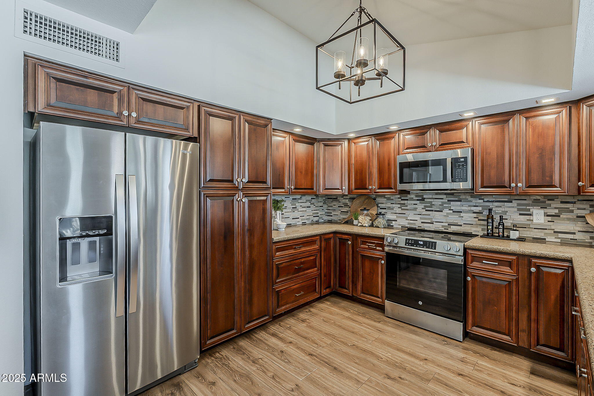 656 W DEVON Court