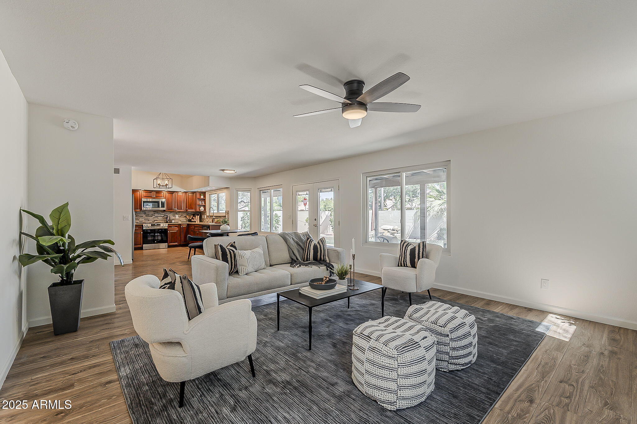 656 W DEVON Court