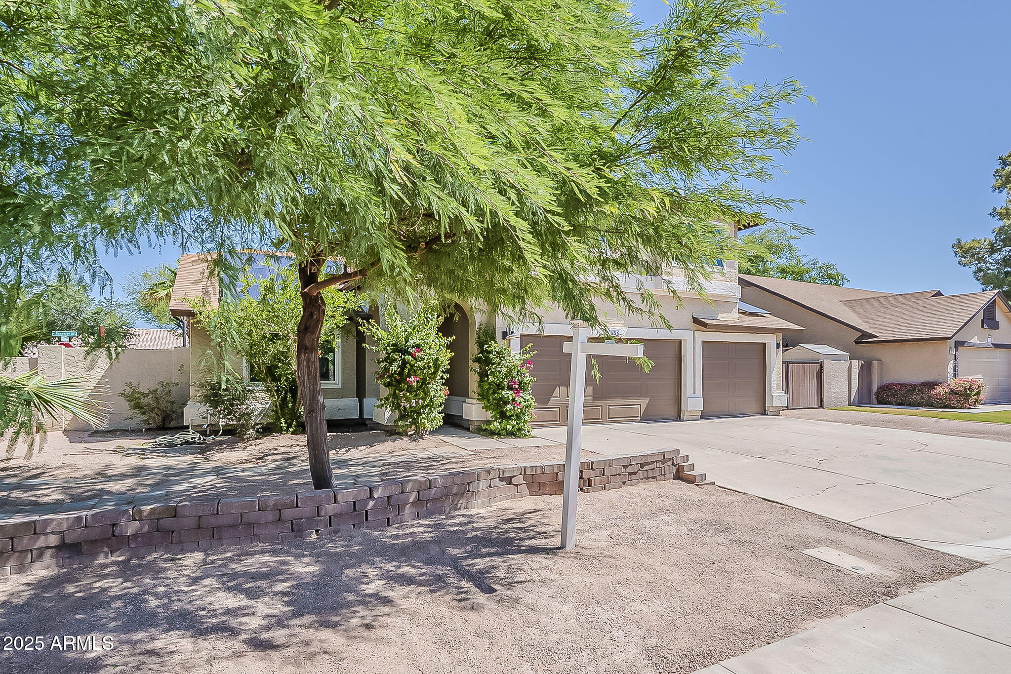 656 W DEVON Court