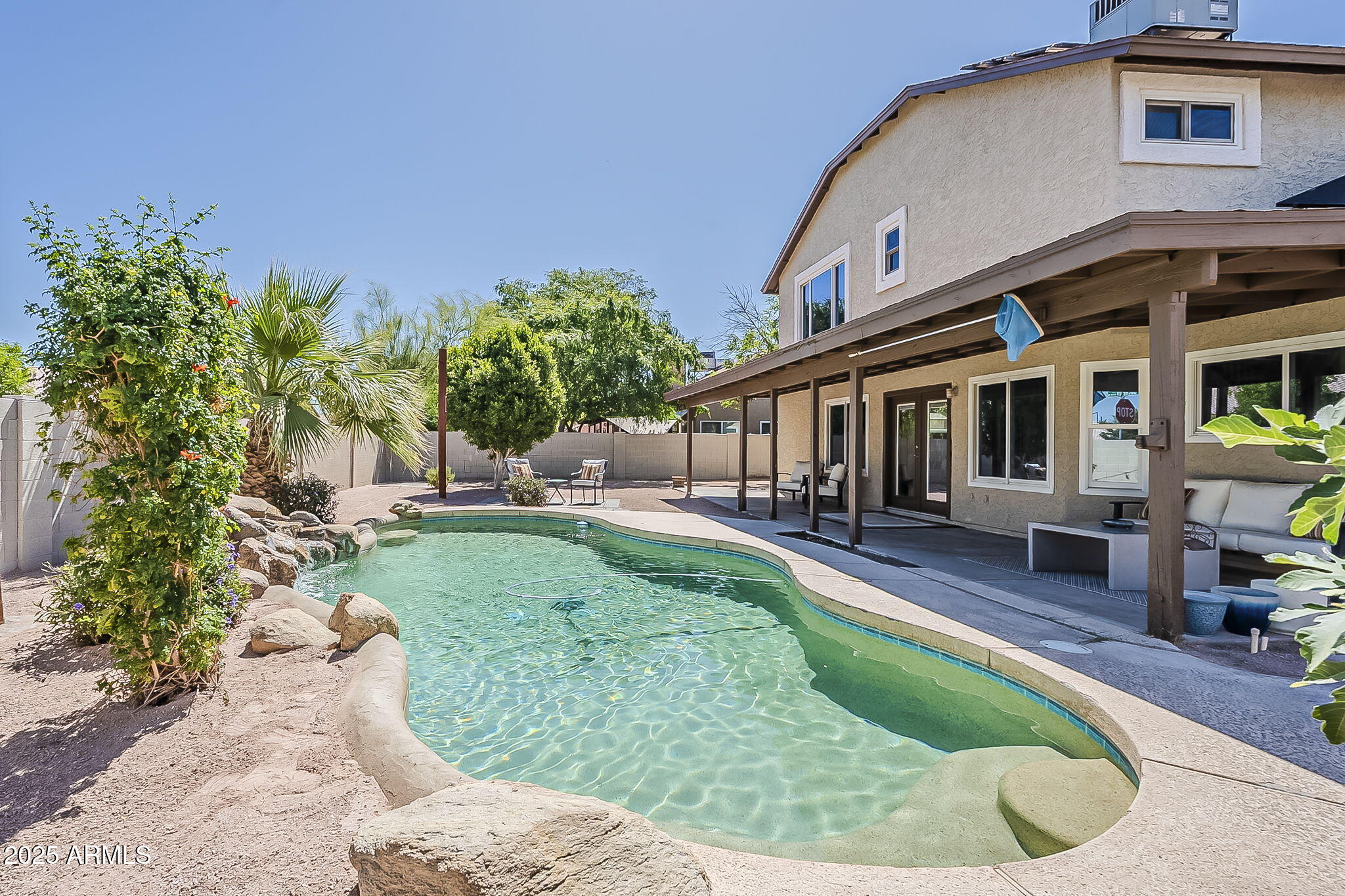 656 W DEVON Court