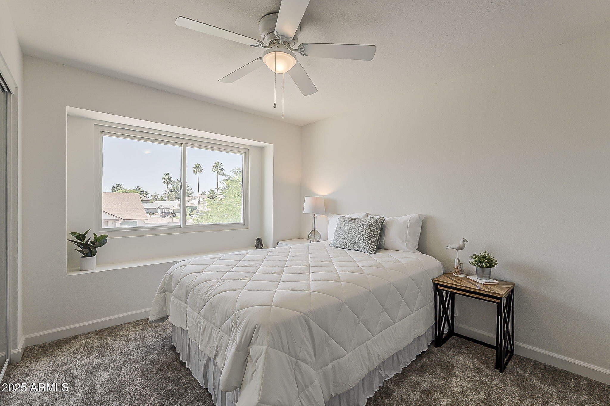 656 W DEVON Court