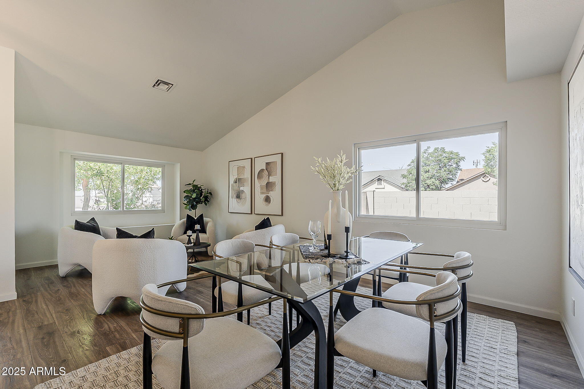 656 W DEVON Court