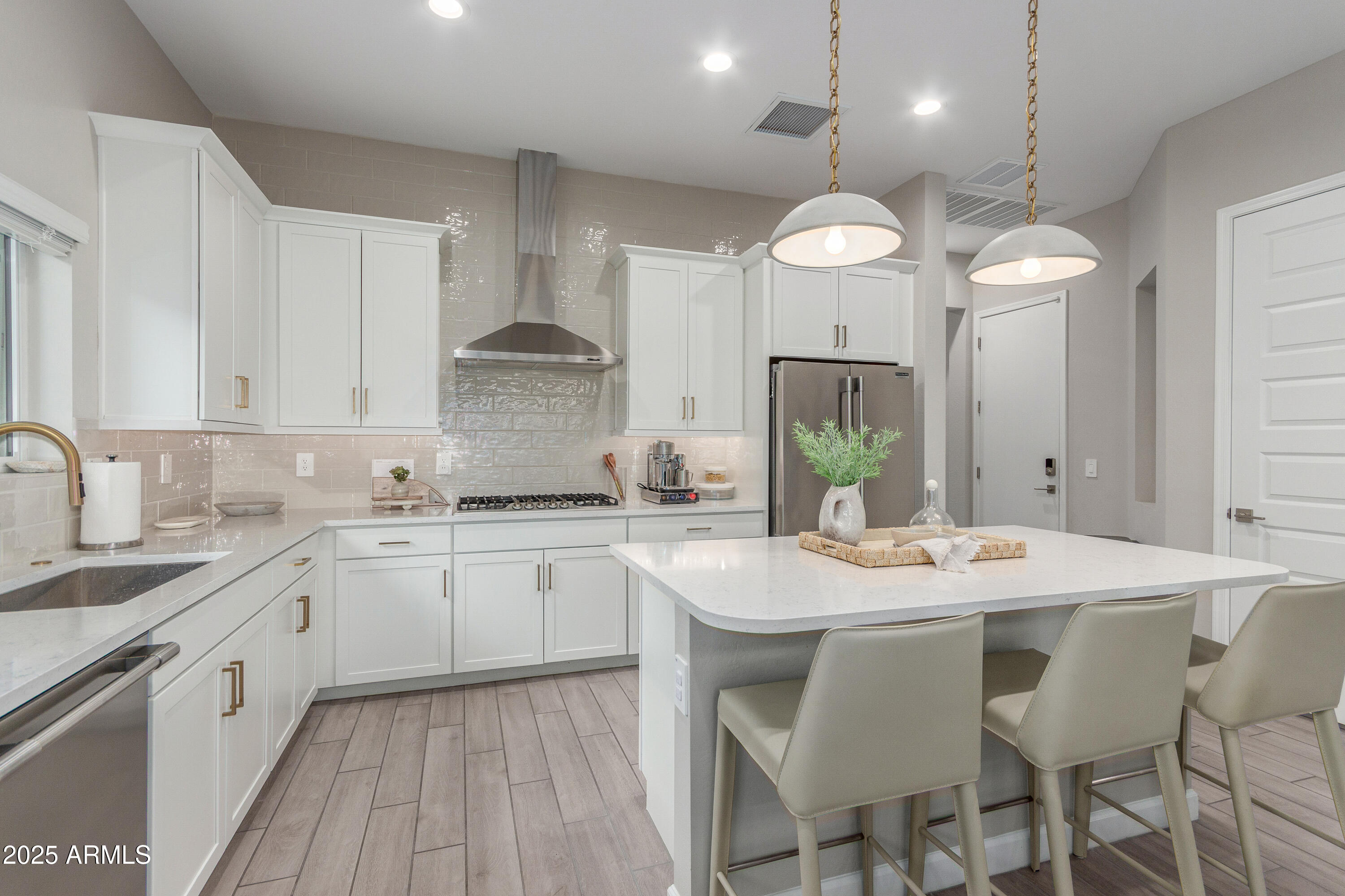 6023 E SINCLAIR Street