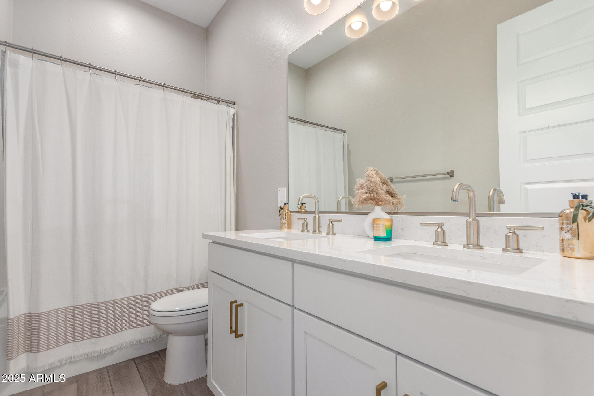 6023 E SINCLAIR Street