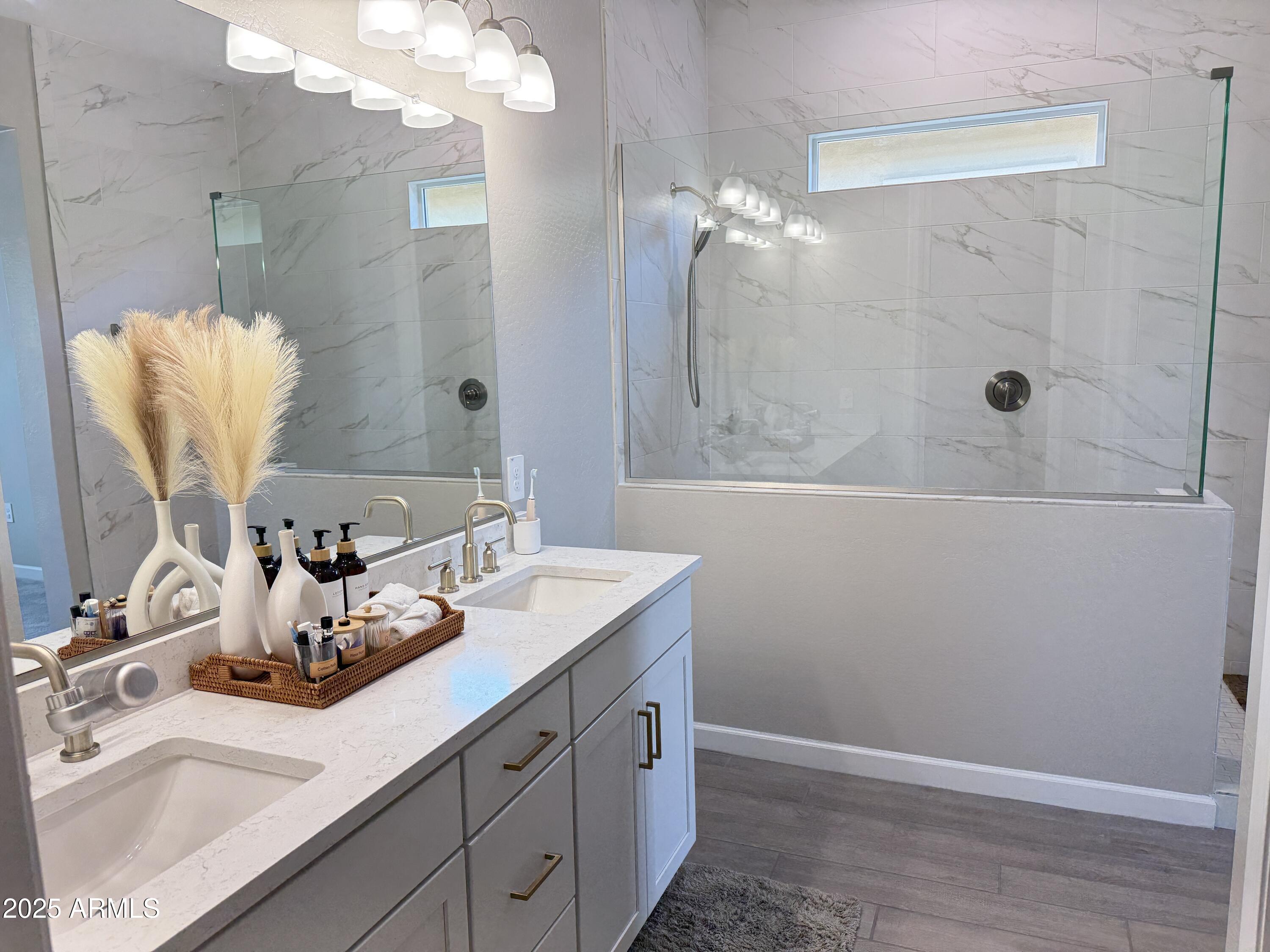 6023 E SINCLAIR Street