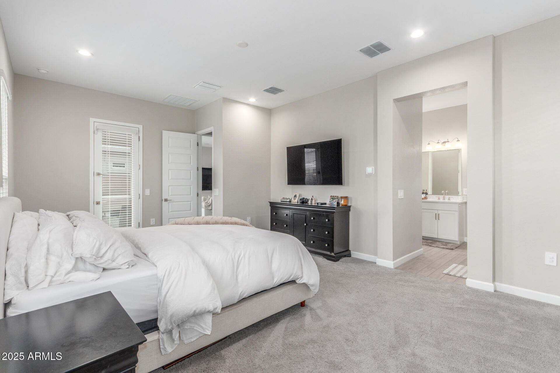 6023 E SINCLAIR Street