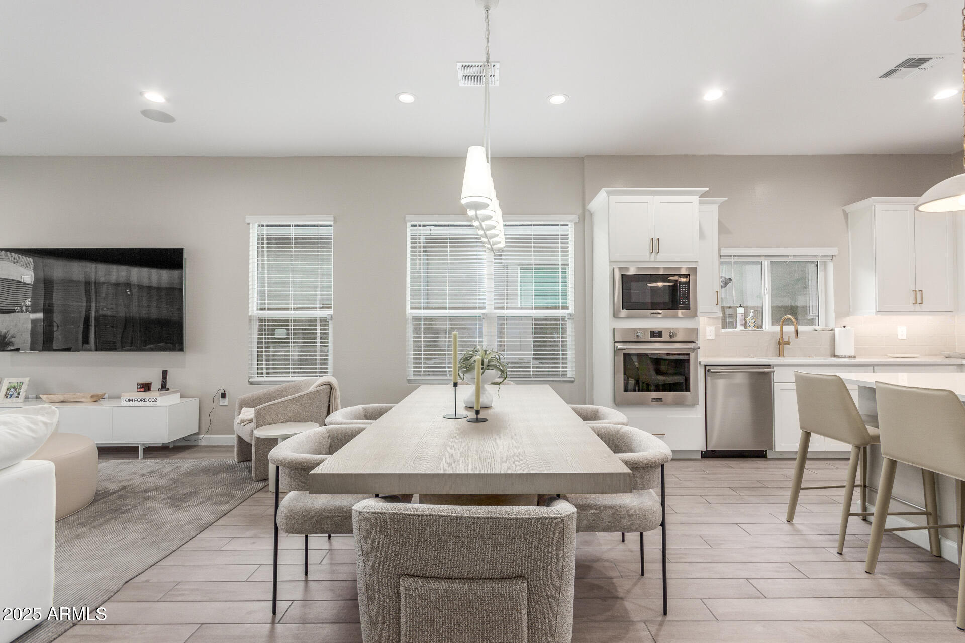 6023 E SINCLAIR Street