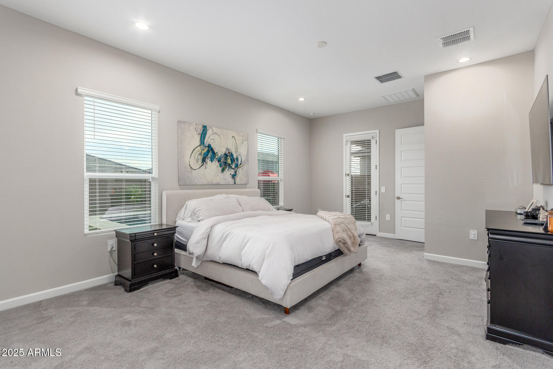 6023 E SINCLAIR Street