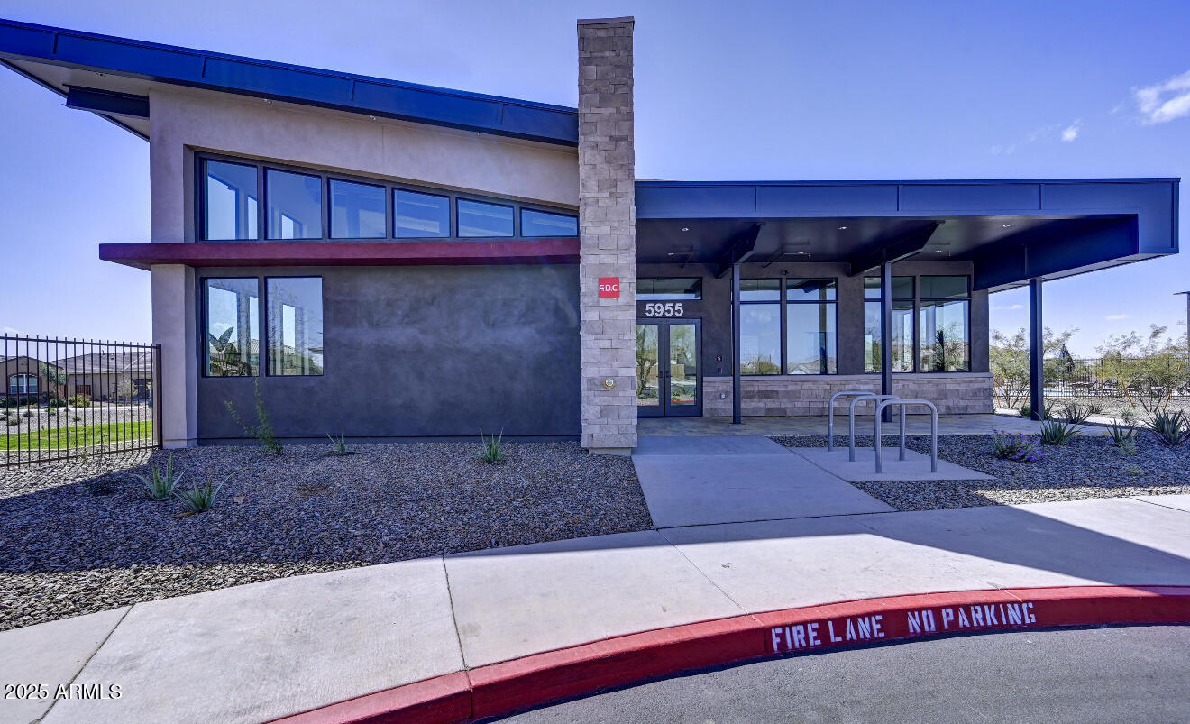 6023 E SINCLAIR Street