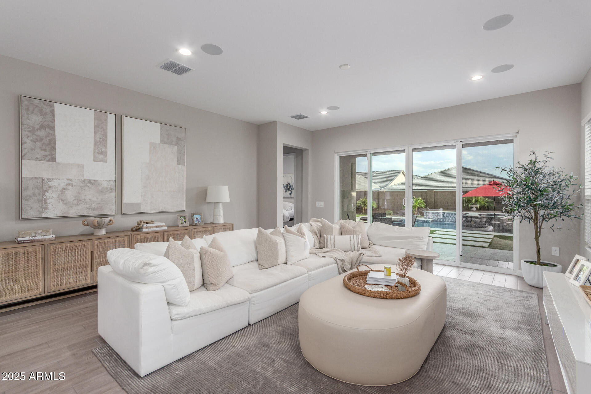 6023 E SINCLAIR Street