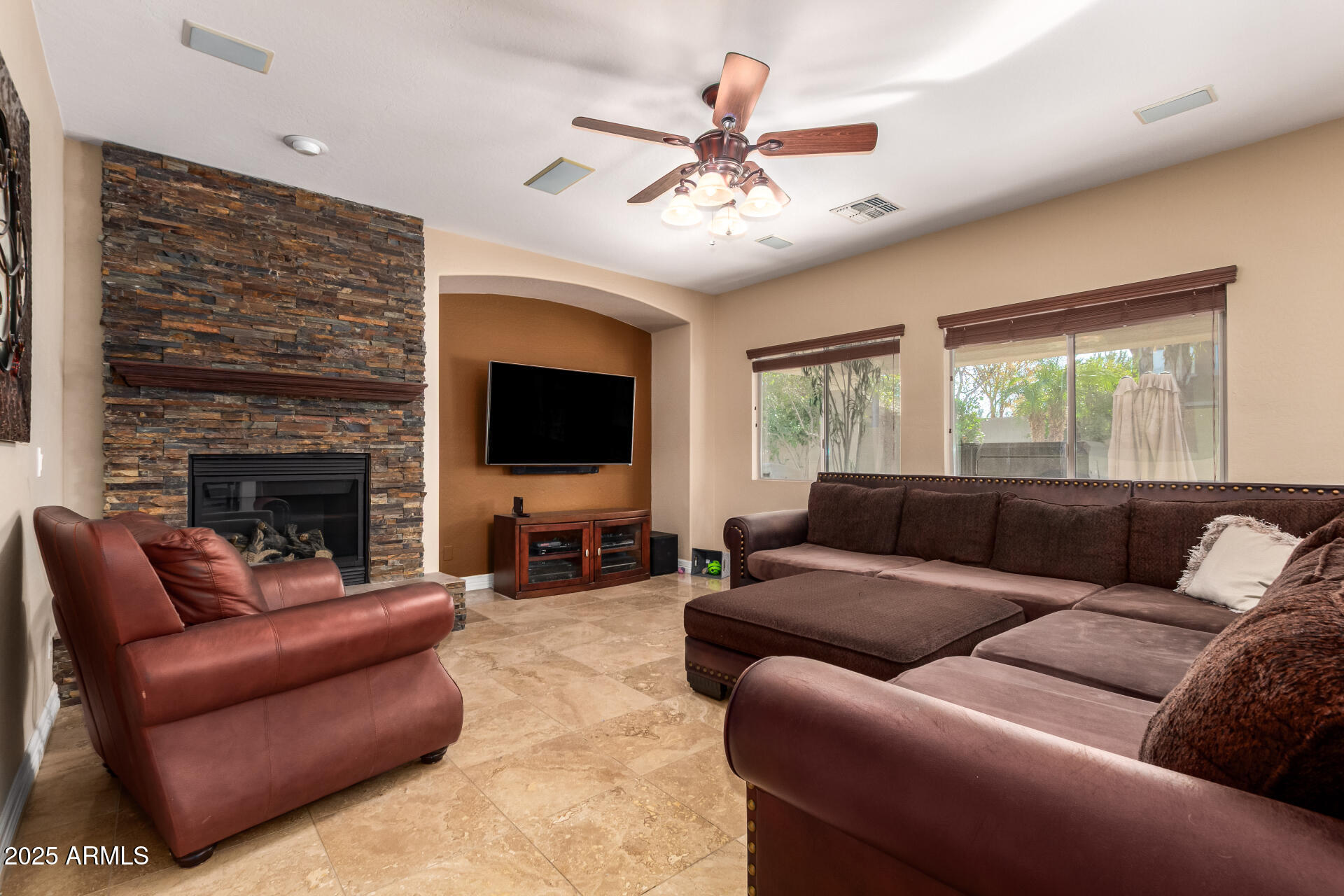 3017 E POWELL Way