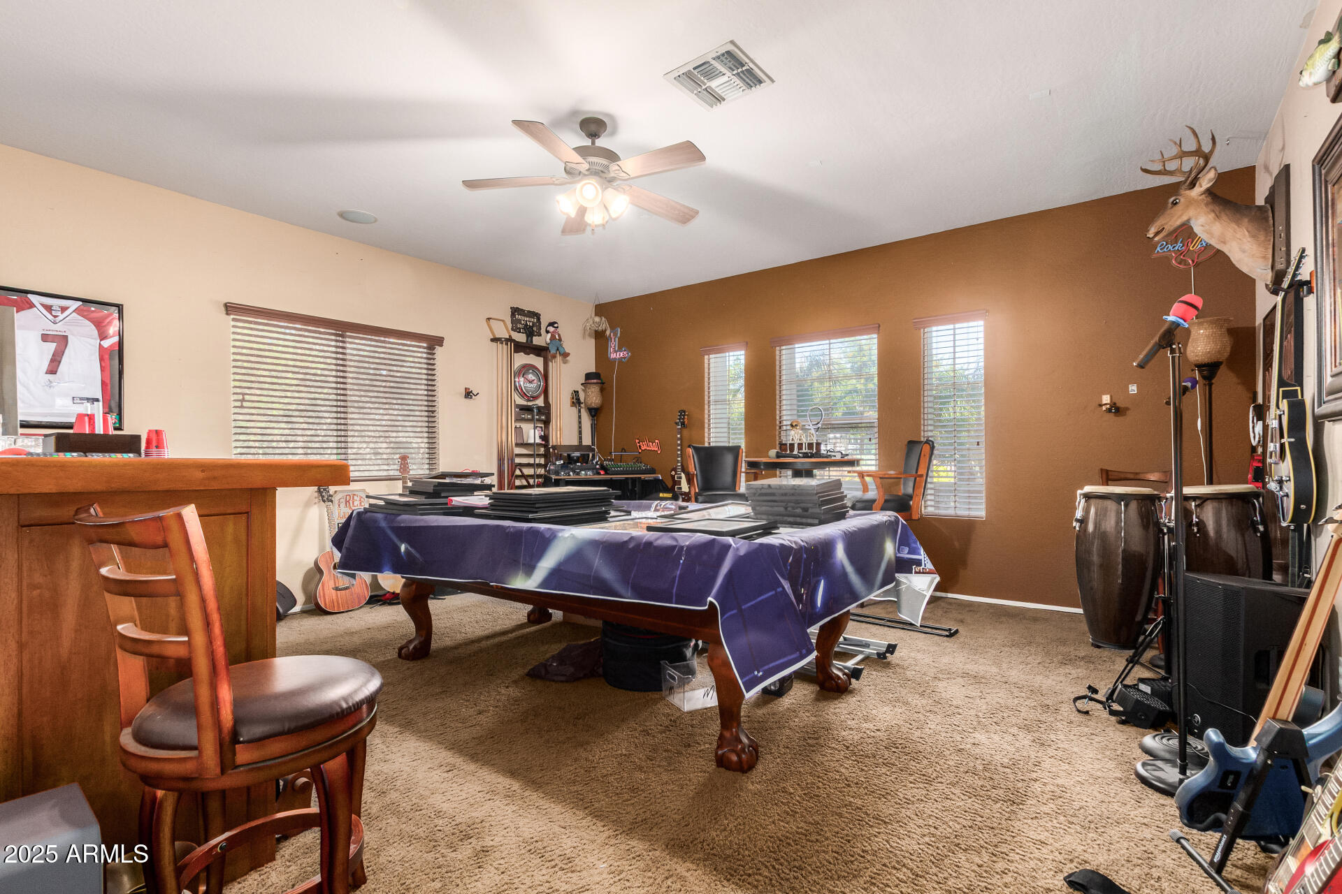 3017 E POWELL Way