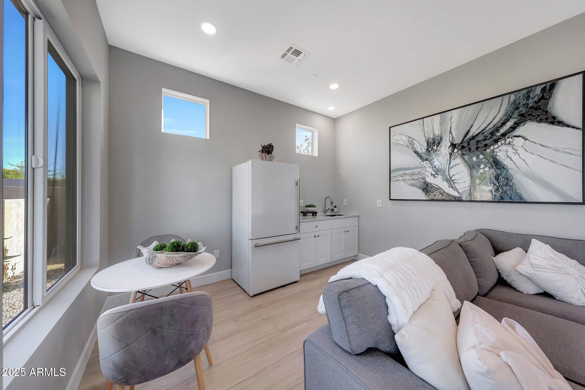8512 E EAGLE CLAW Drive