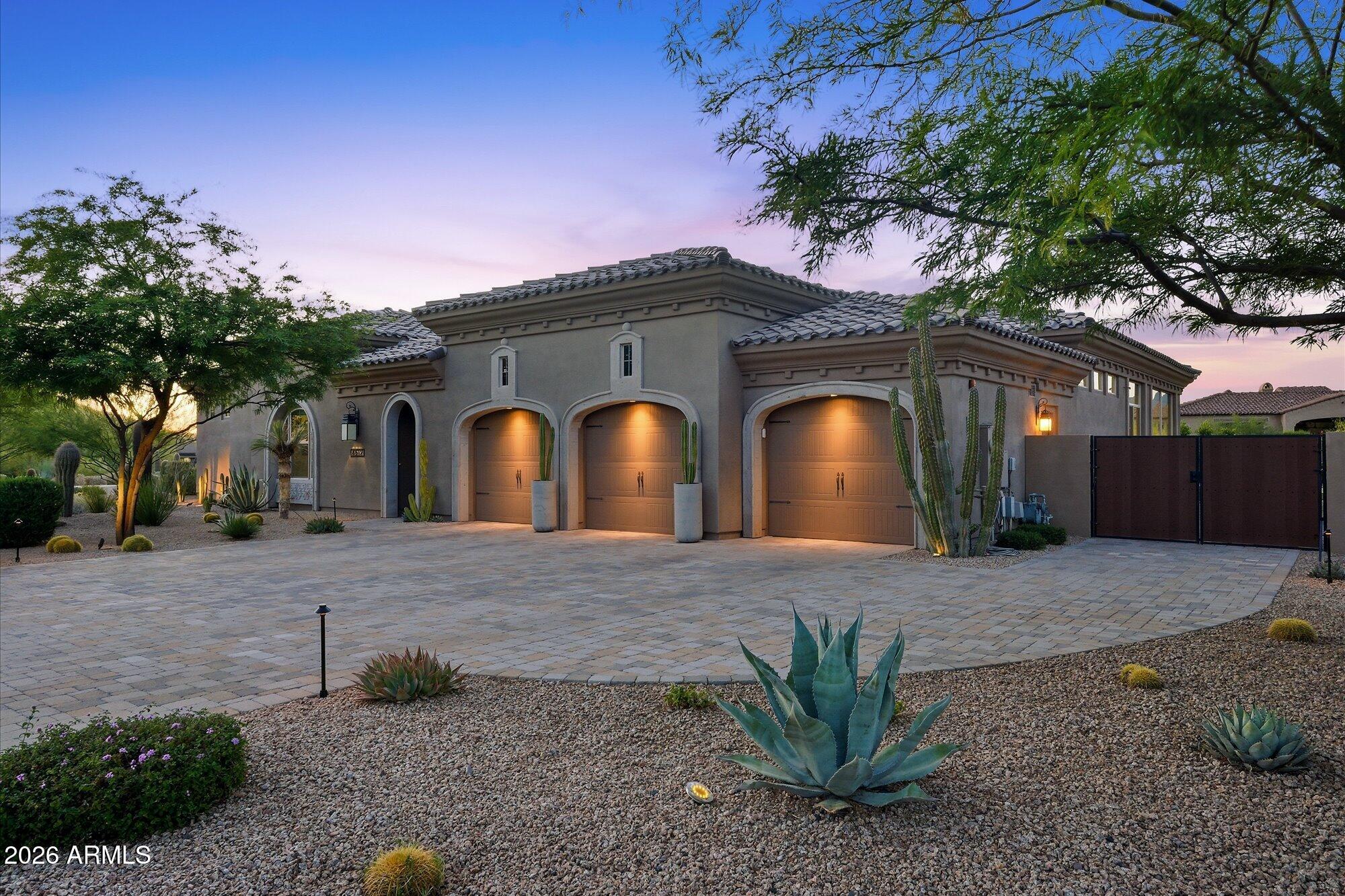 8512 E EAGLE CLAW Drive