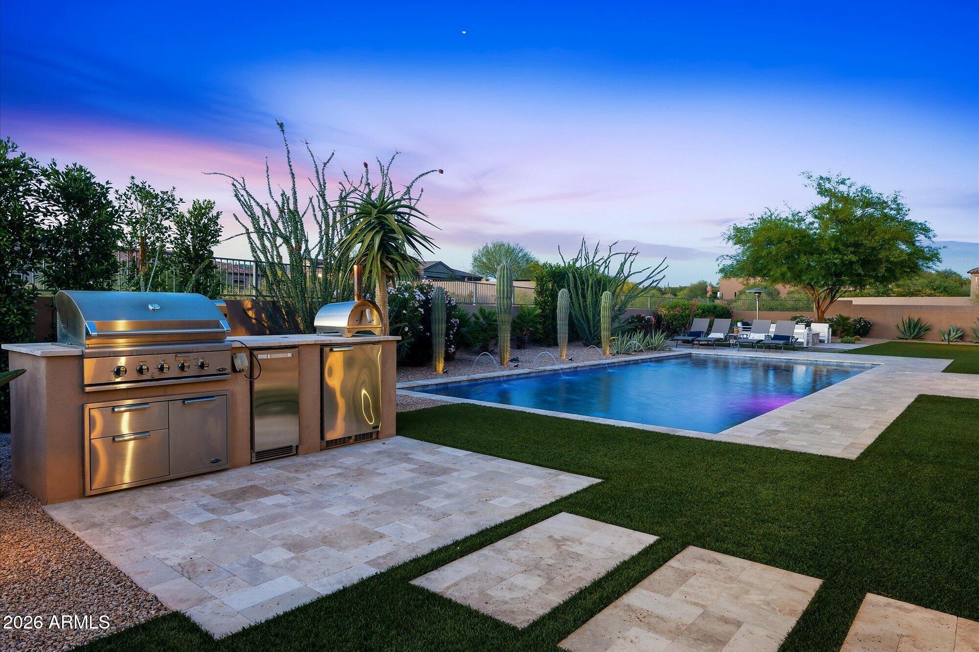 8512 E EAGLE CLAW Drive