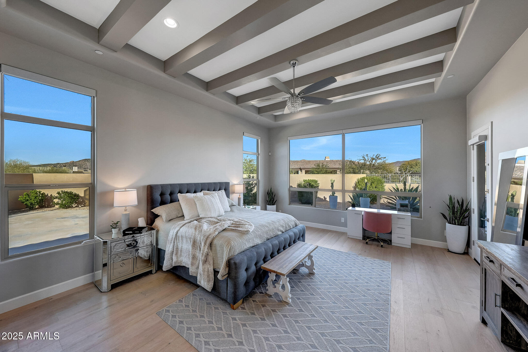 8512 E EAGLE CLAW Drive