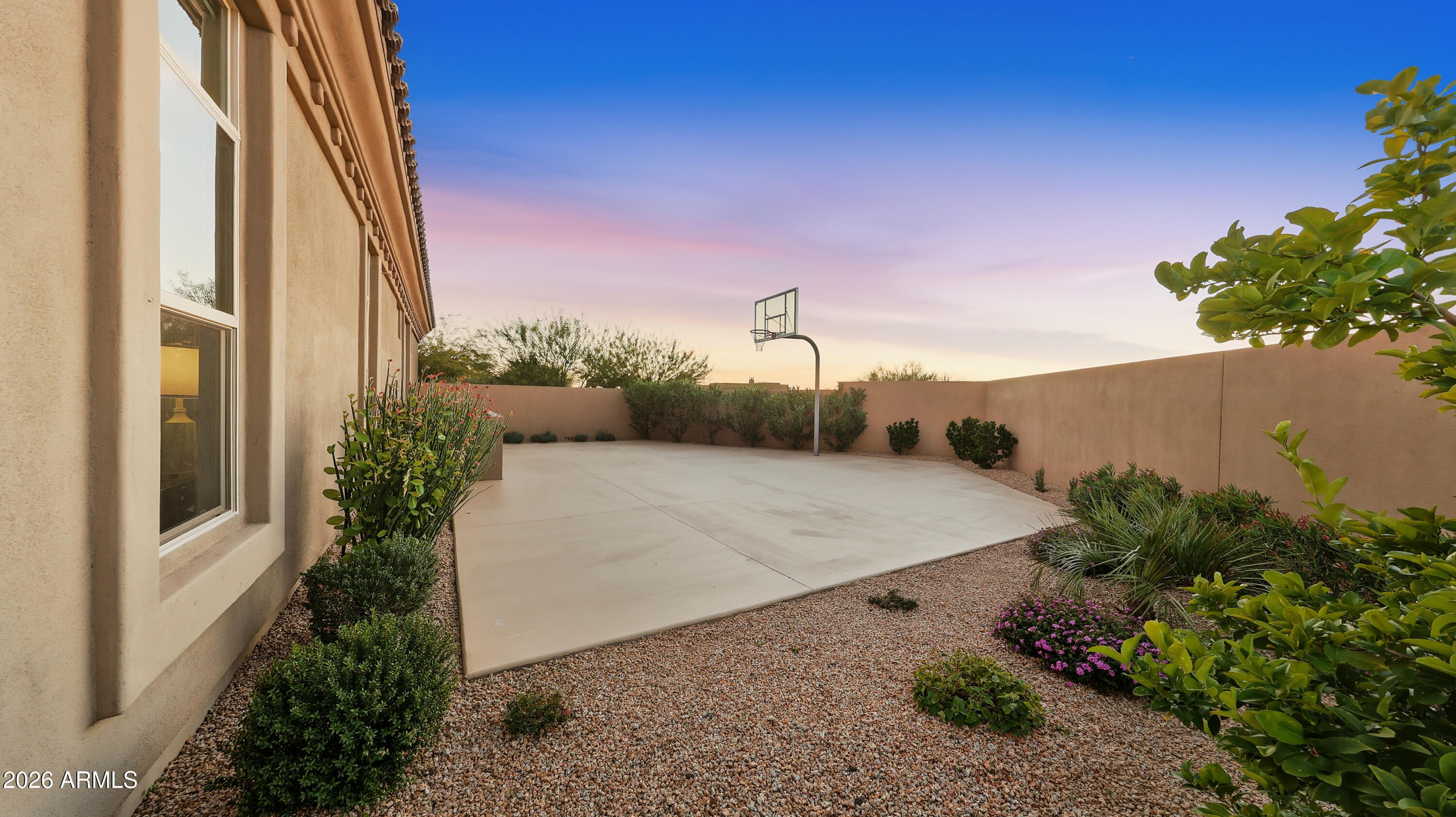 8512 E EAGLE CLAW Drive