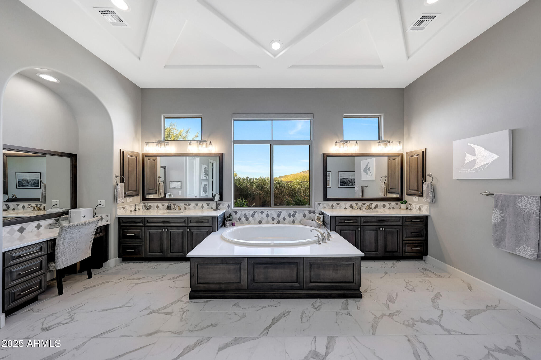 8512 E EAGLE CLAW Drive