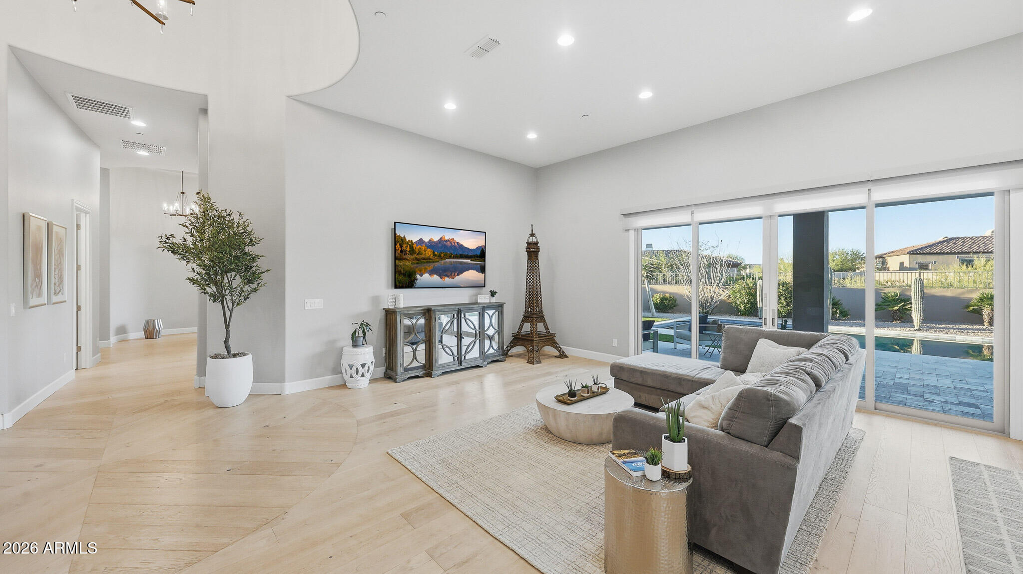 8512 E EAGLE CLAW Drive