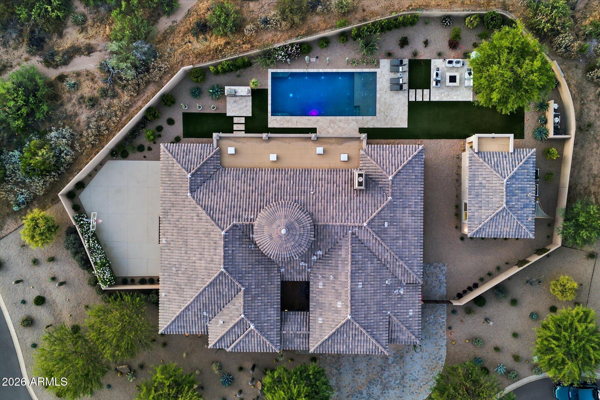 8512 E EAGLE CLAW Drive
